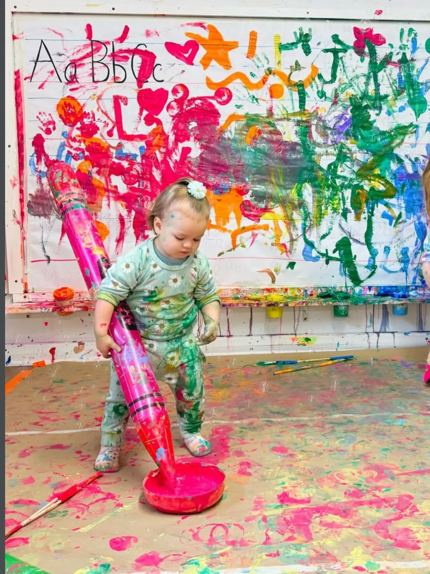 I can not get enough of these littles and these giant crayons 🌈