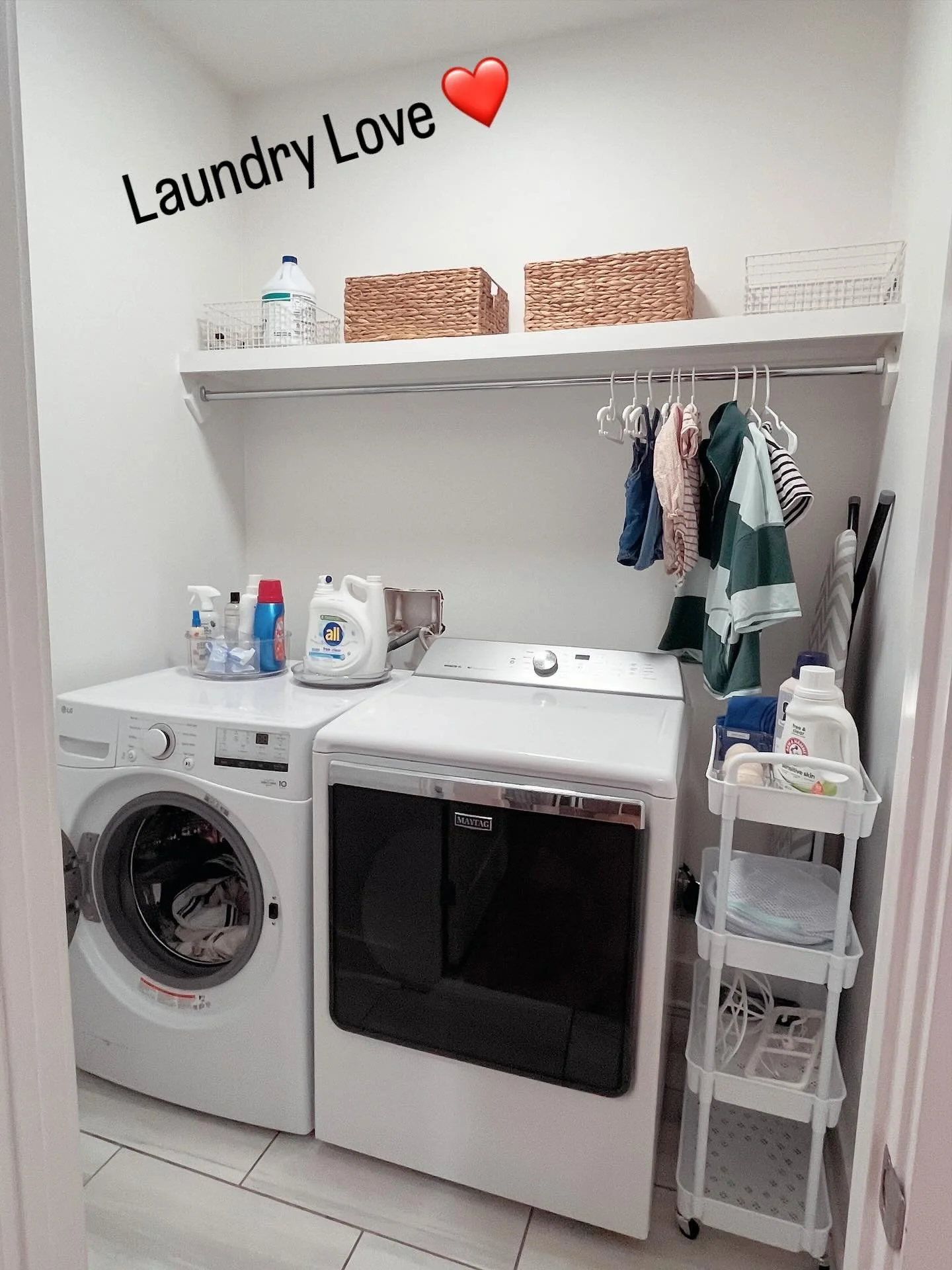 This transformation took less than 1 hour!
☑️ Remove Everything
☑️ Clean all surfaces (goodby detergent drips!
☑️ Relocate linens to guest closet
☑️ Add turntables to organize supplies and contain any detergent drips for easy clean up
☑️ Consolodate 