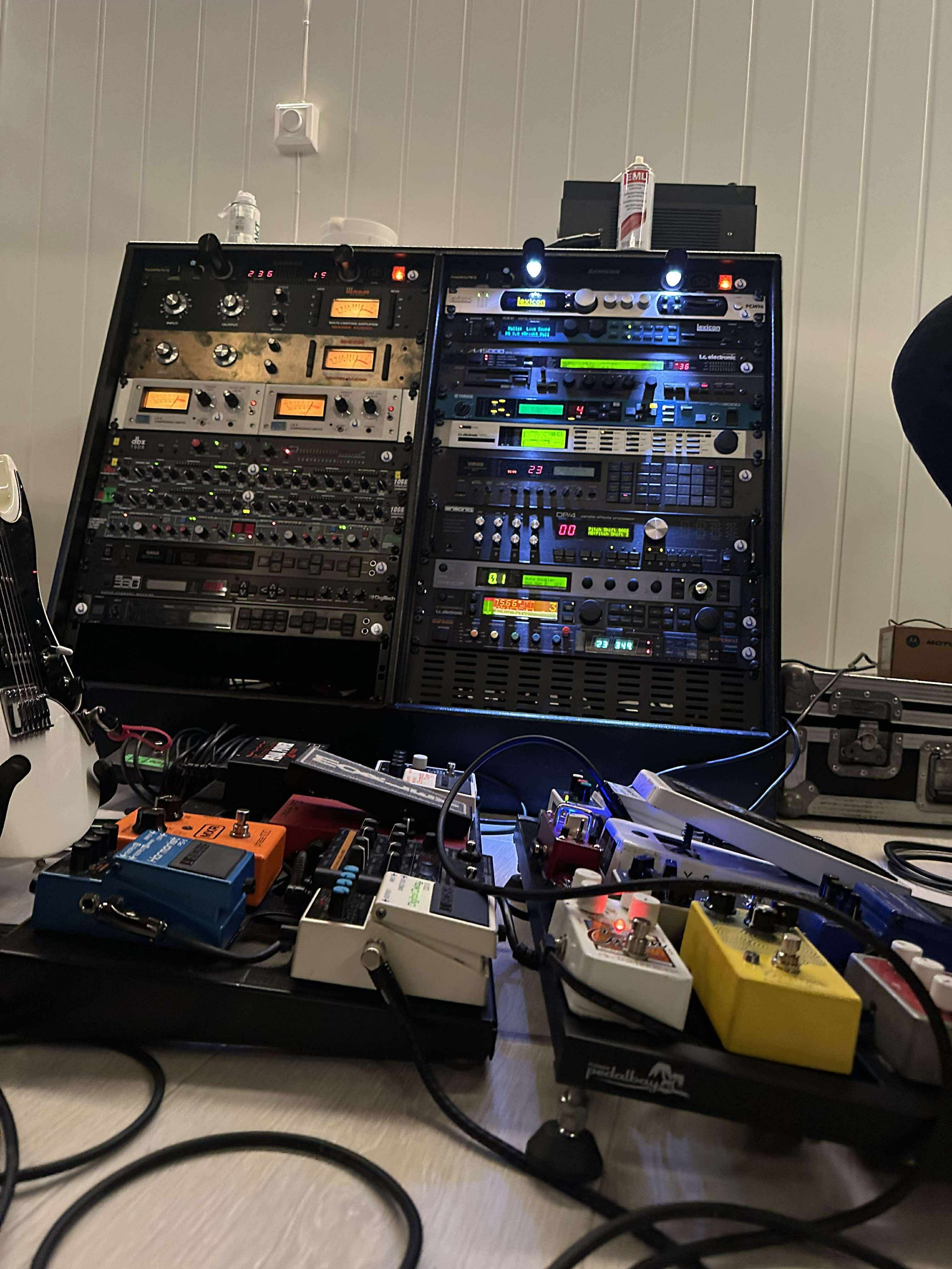 Locks in core tracks!