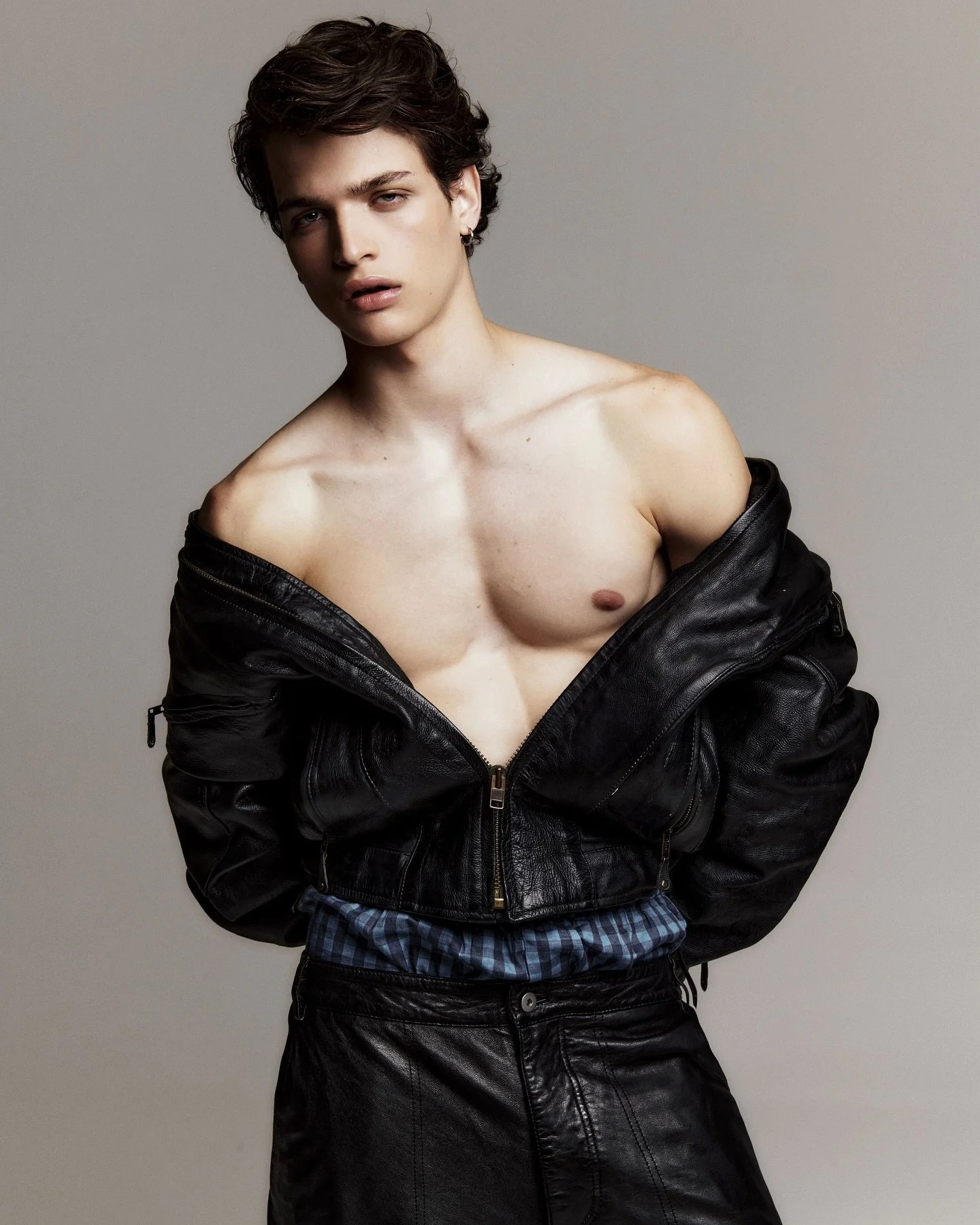 Directly from Brasil 🇧🇷 #rowintown A N D R E Y ( @andreydeluca ) has landed in Colombia 🇨🇴.
Now available for bookings 🖤
.
@rowmgmt
.
Visit our website www.rowmgmt.com
Contact Us hello@rowmgmt.com
.
#model #models #modelagency #rowmgmt #colombia