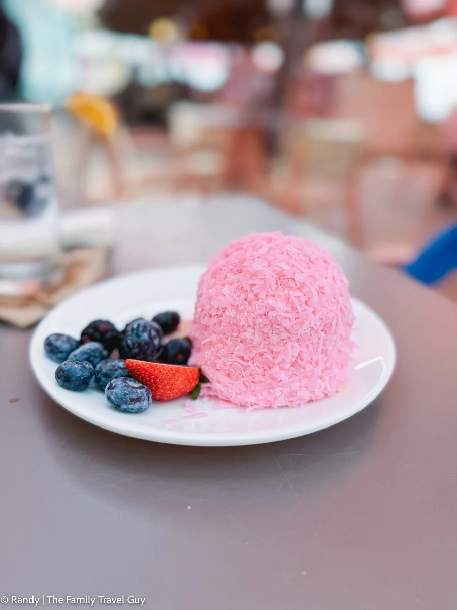 royal-hawaiian-family-trip-review-marriott-stars-bonvoy-titanium-breakfast-surf-lanai-8.jpg