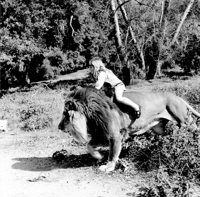 Susan Backlinie – Riding Dina the Lion