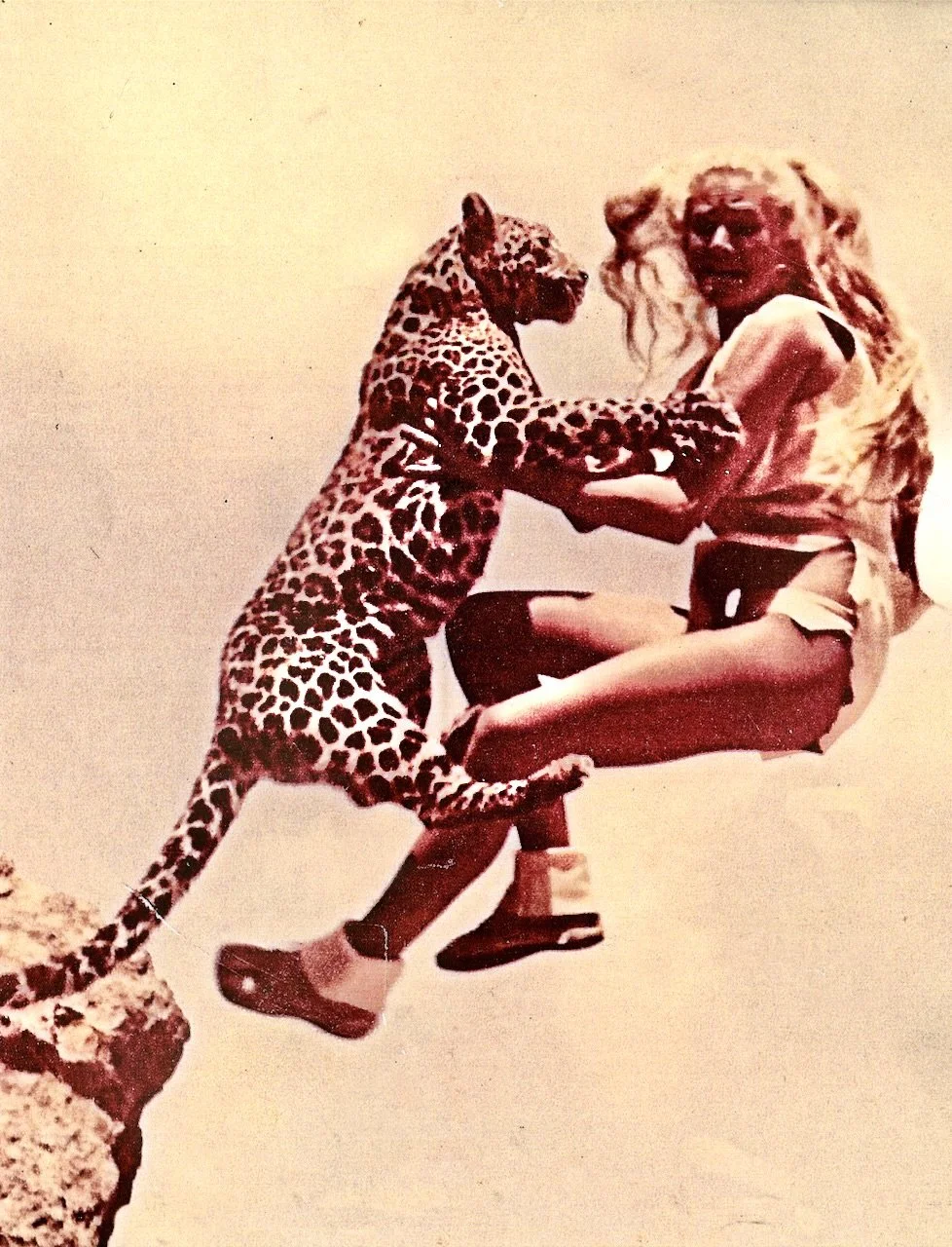 Susan Backlinie – Leopard Jumping