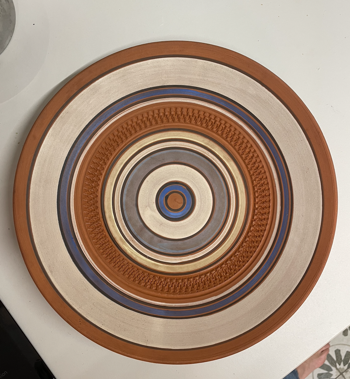 Platos de cerámica artesanal, lo último en decoración de pared.