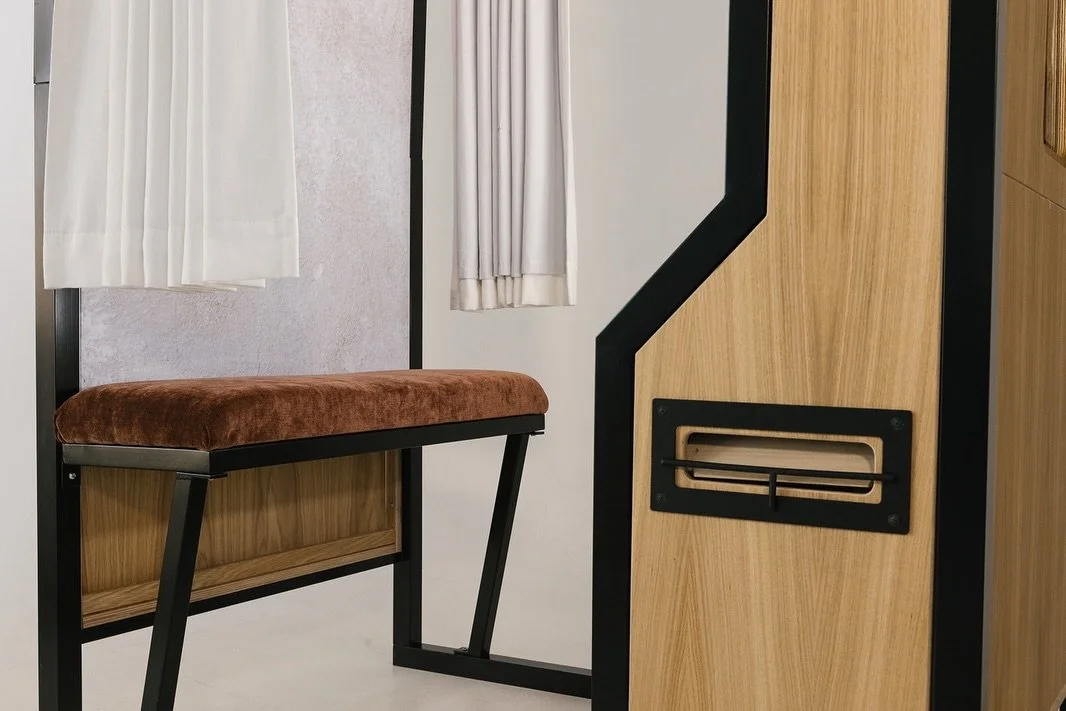 A new icon is coming! 🤎✨Meet the booth that turns moments into memories &hellip;in style. Sleek. Modern. Enclosed for that intimate, candid magic your guests will LOVE. This isn&rsquo;t just a photo booth&hellip; it&rsquo;s an experience.

Ready to 