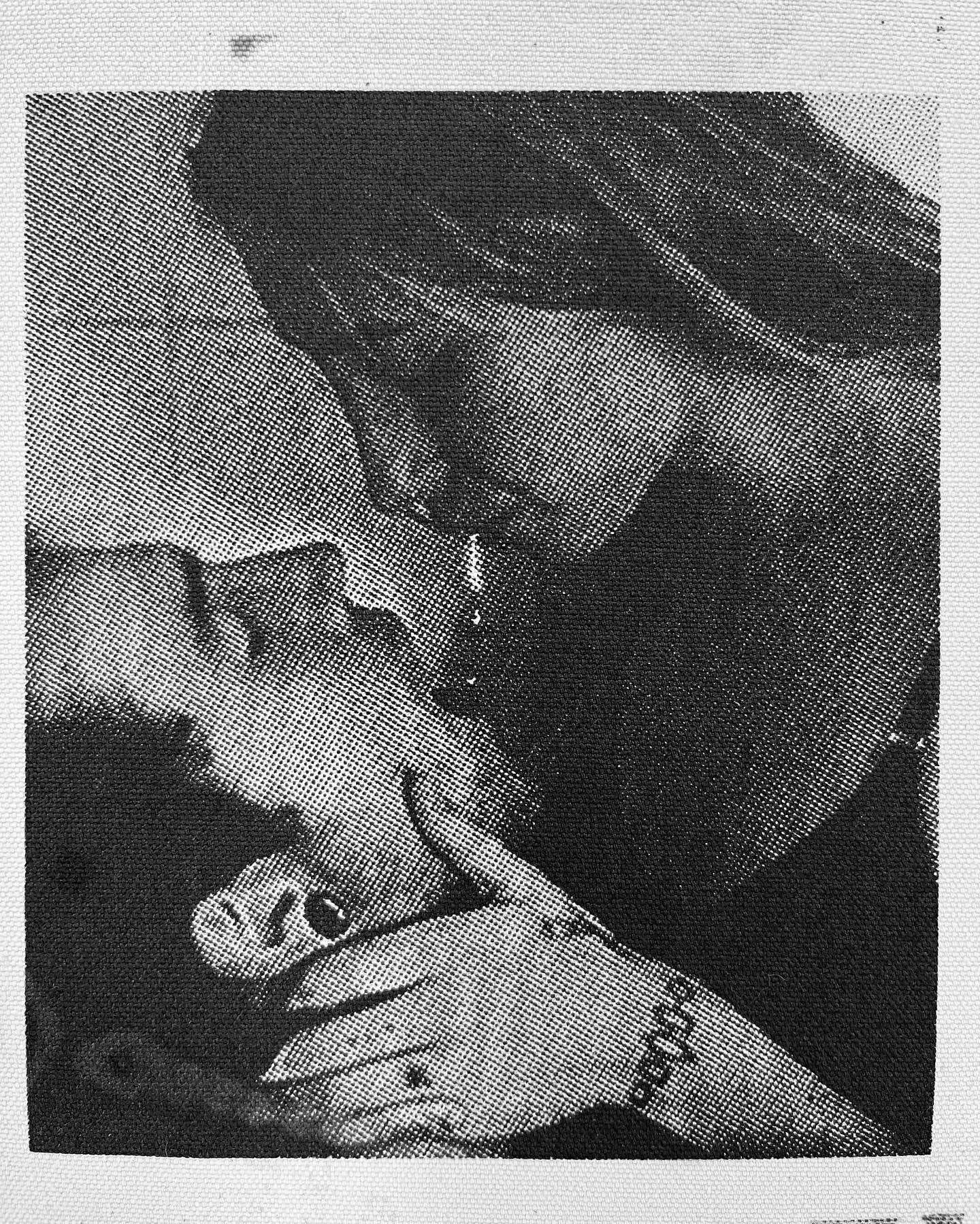 Surrender to me. 2023.
Silkscreen on Canvas