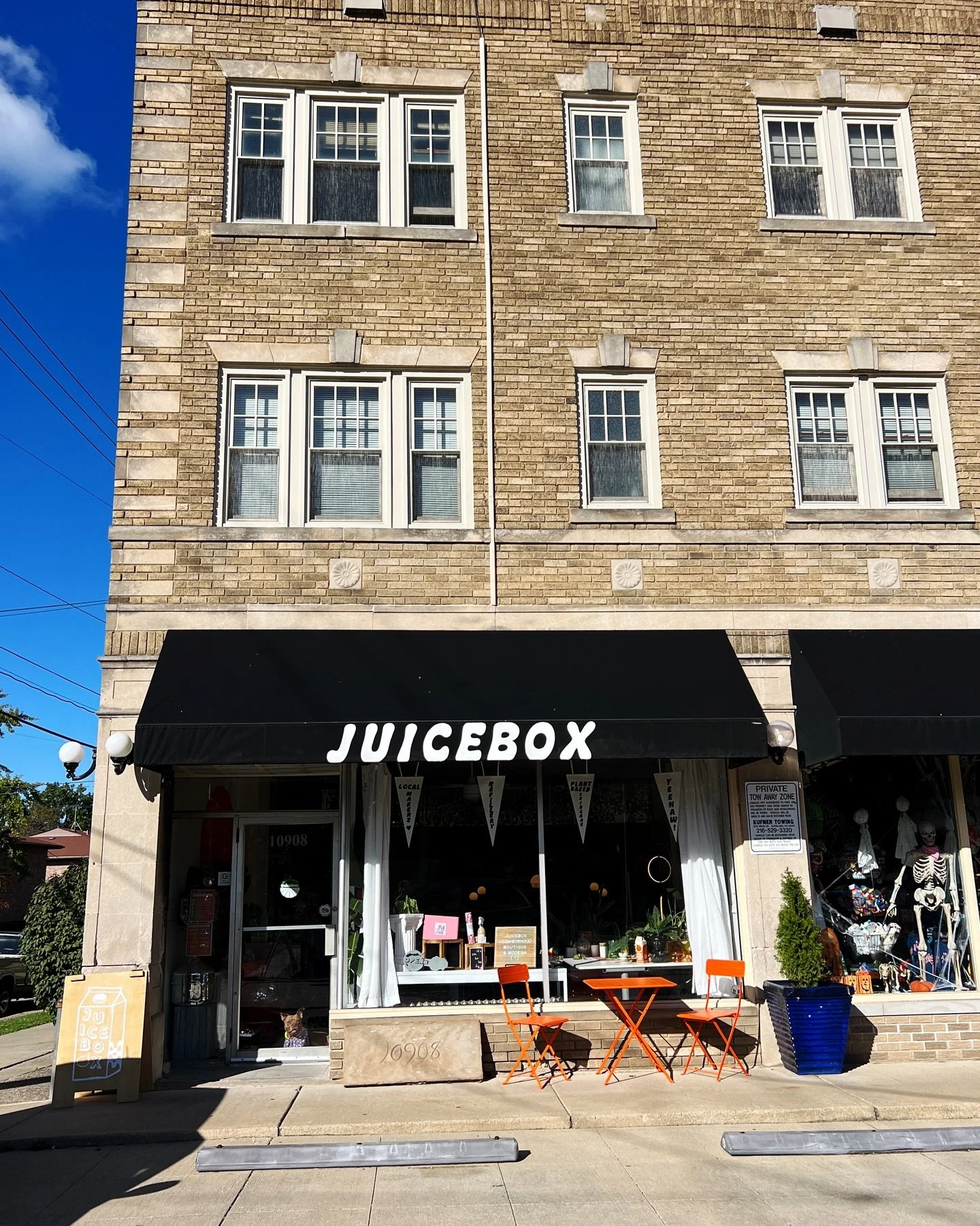 Finally got our name on the outside!

JB looking nice and pretty on a beautiful October Monday in the best city. 

Major thanks to @teresalynncreative for the major assist in painting our awning. You&rsquo;re the best and we love you big time!!

Also
