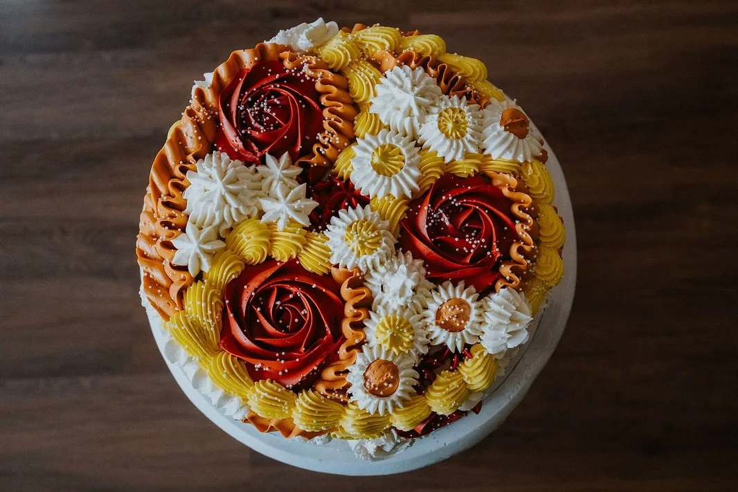 🎂🦷🎂 Calling all sweet-tooths! 🎂🦷🎂

Join us for our first ever Thanksgiving Cake Decorating with @cakes_bykt at Juicebox! Join us for a fun-filled day of creativity and delicious treats. Bring out your inner pastry chef as you learn how to decor