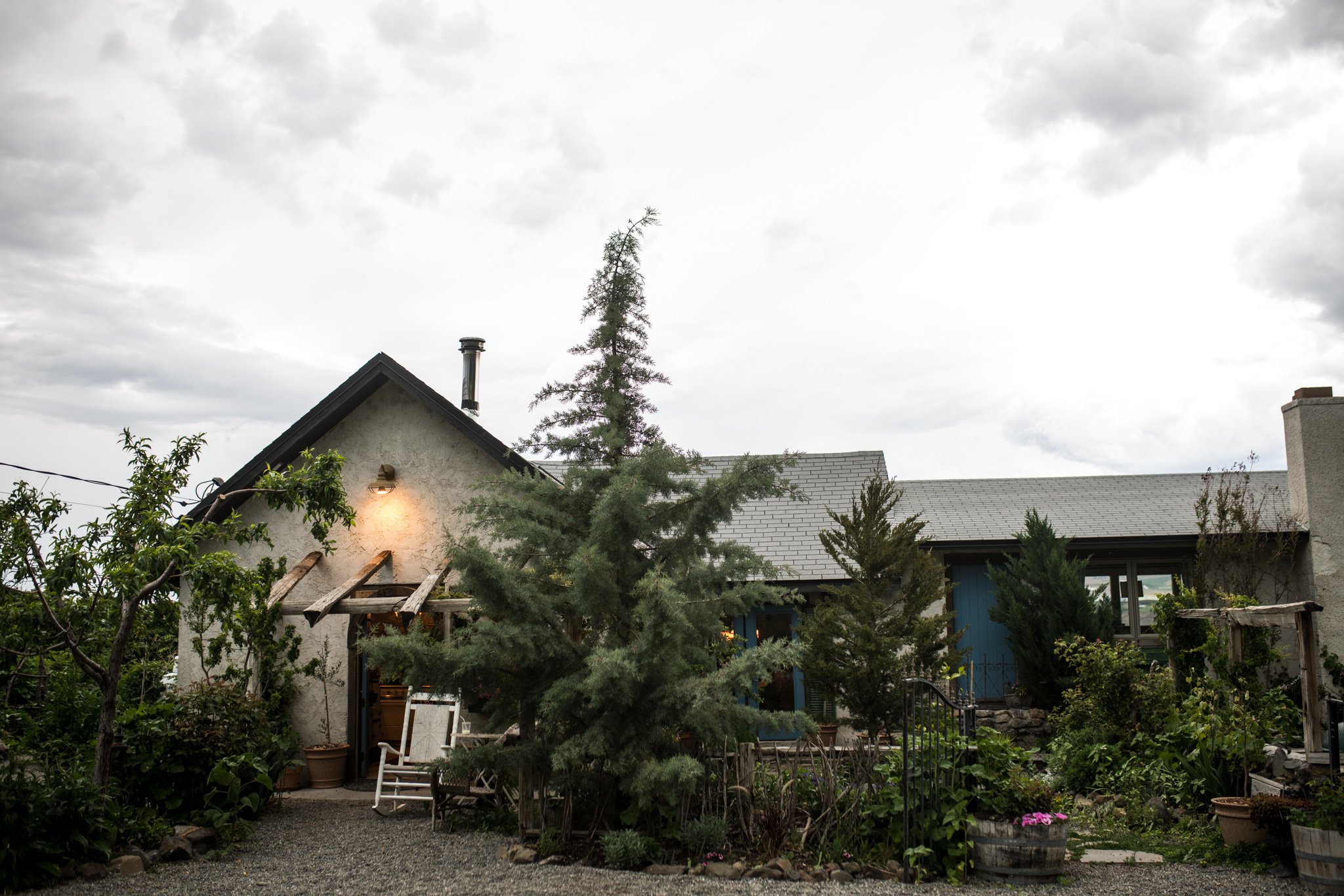 Come tour my spring cottage gardens!