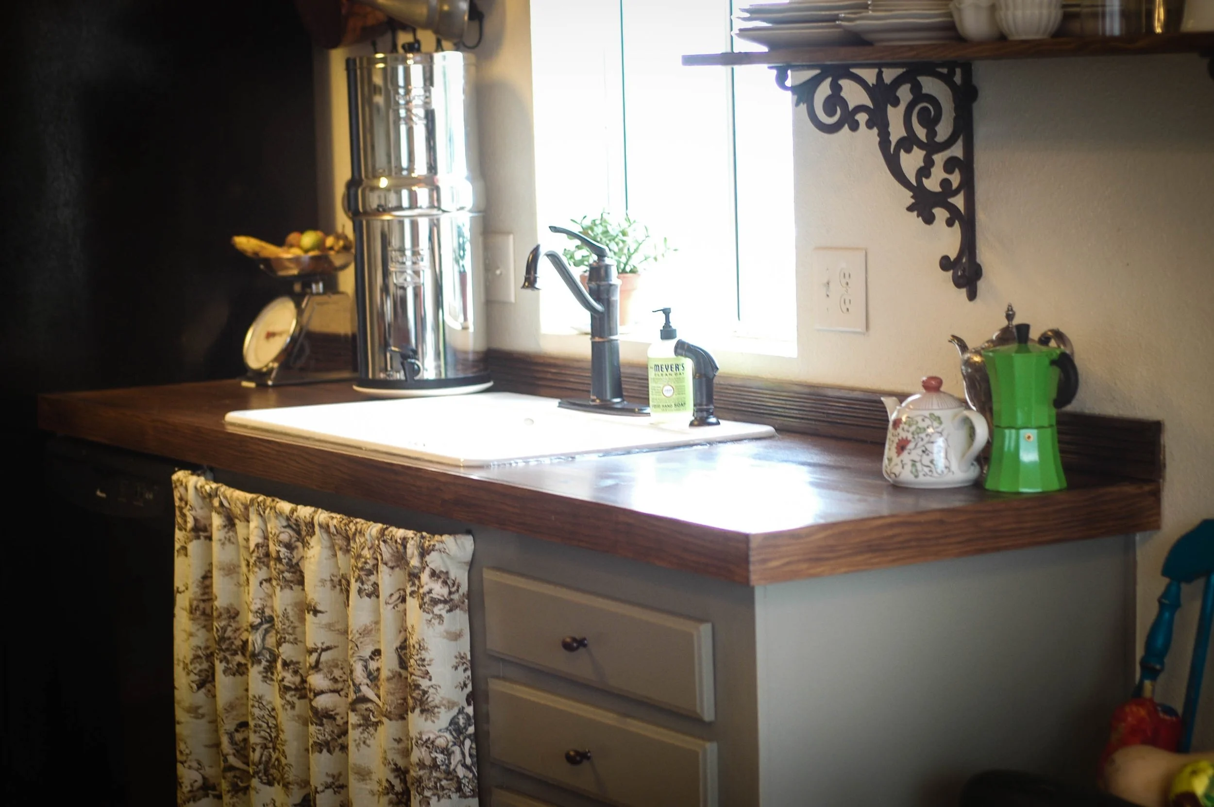 Take a peek in my kitchen!