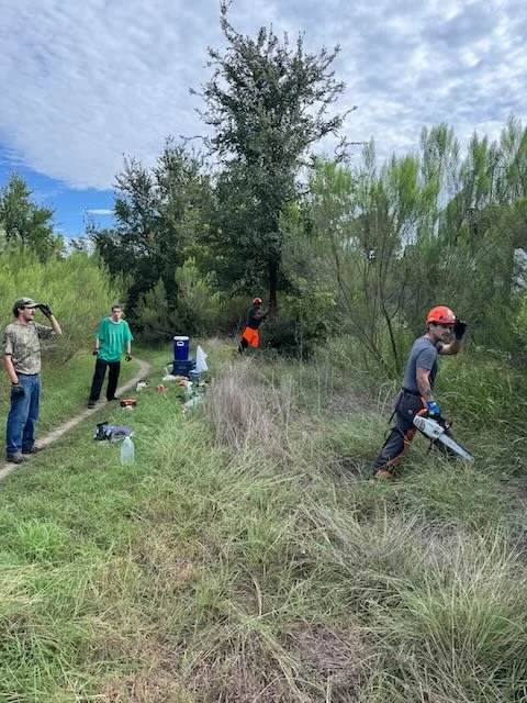 A Dynamo Dusty’s land-clearing crew trims dense brush and overgrown vegetation on a property in Dripping Springs, Texas. Our team uses professional chainsaws and full safety gear to thin trees, clear pathways, and reduce wildfire risk throughout the 