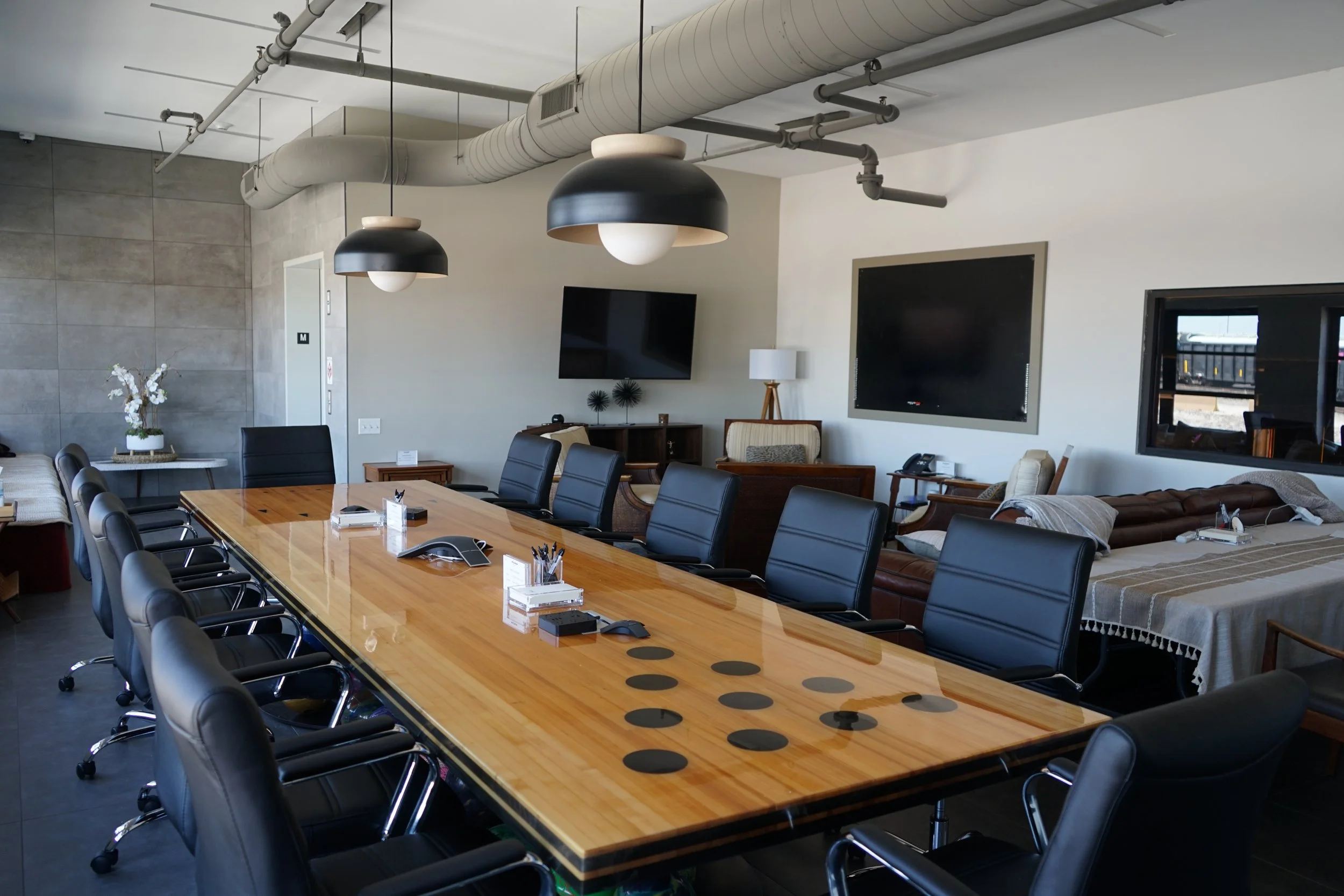 Conference table in the client area of Pilsen Studios