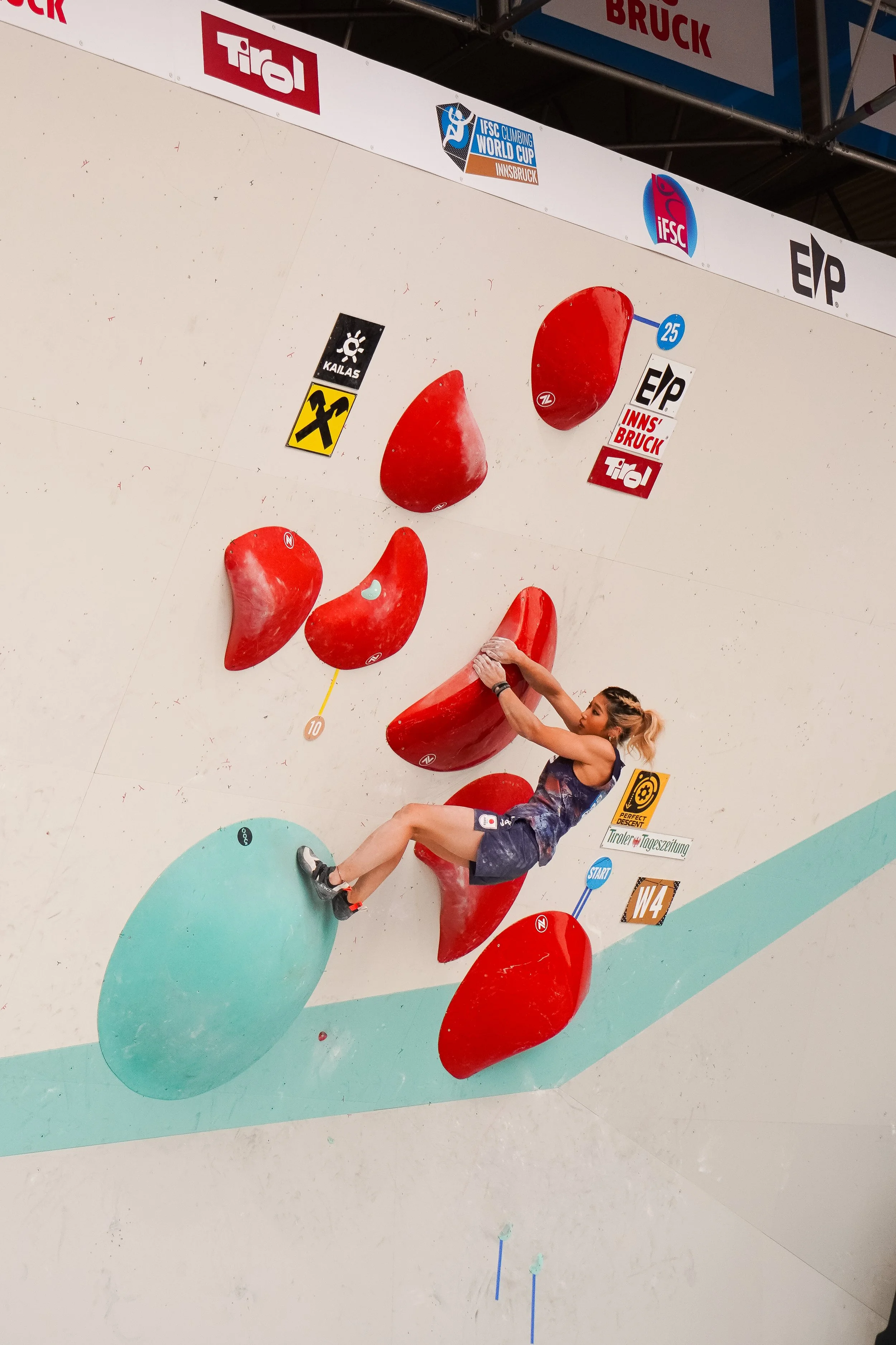 Womens Boulder Semis 002.jpg