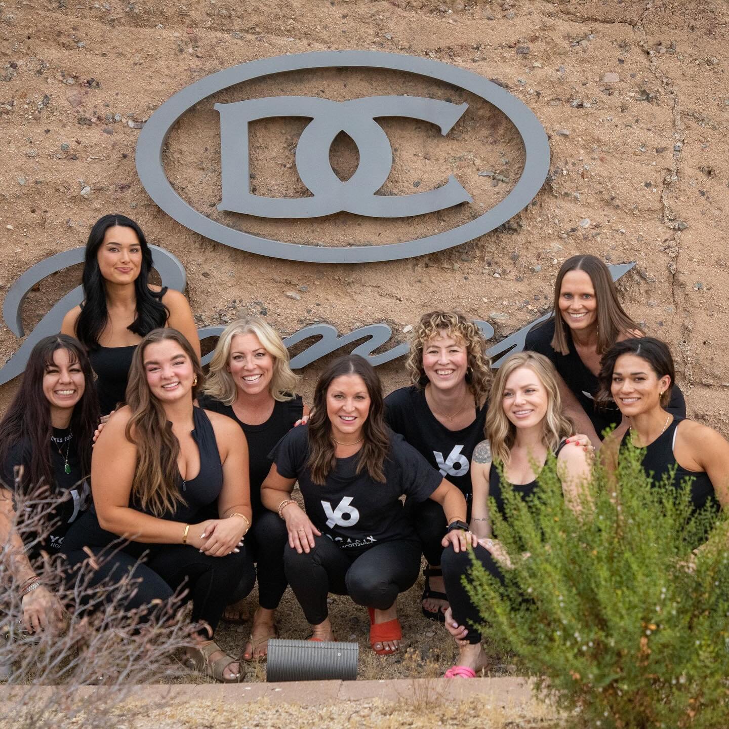 Endless thank yous to 🧘🏻&zwj;♀️ @yogasix_northscottsdale for bringing our group together 🌟 (if you follow any of us then it&rsquo;s obvious we just had yogi picture day 📸 &amp; we definitely were laughing hard the entire time 🫶)