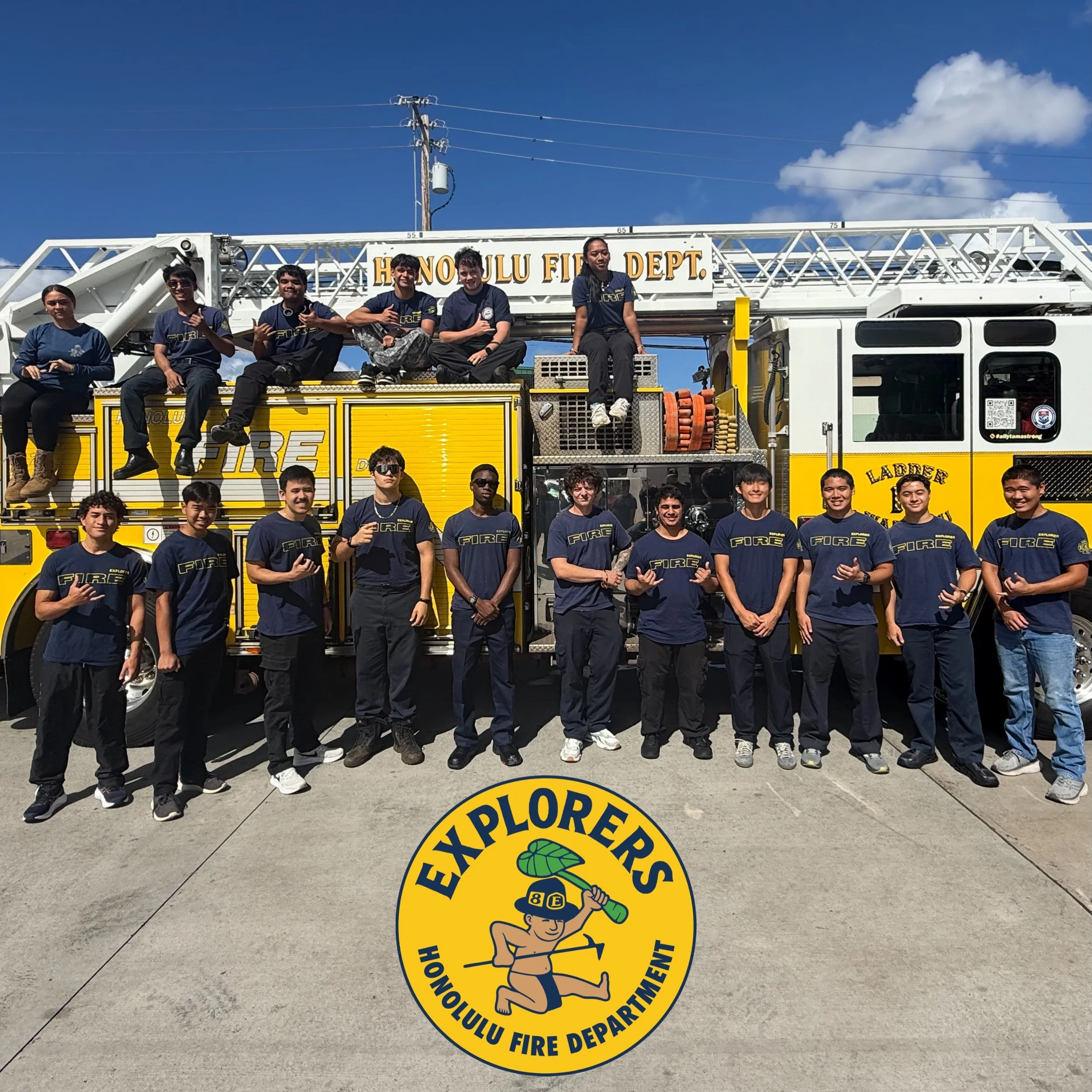 Our favorite formation ⚽️:
TEAMWORK

#fireexplorers #firefighter #ohana #teamwork #worldcup
