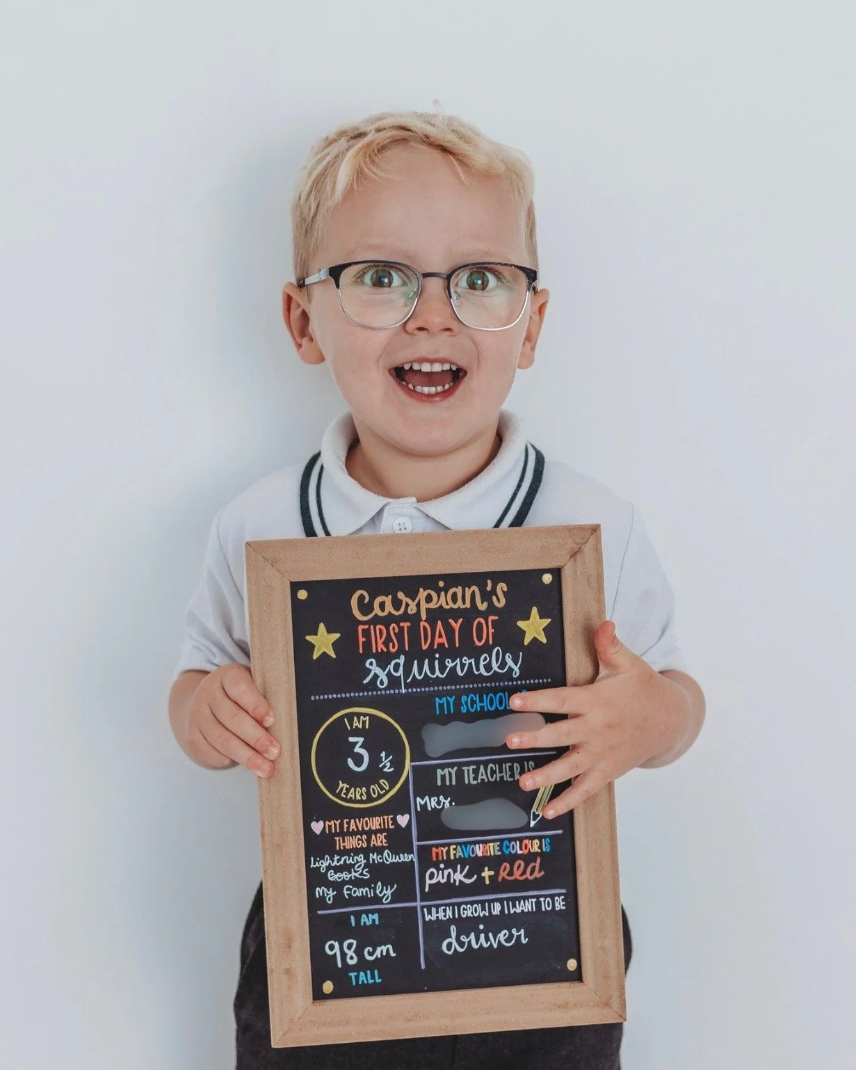 🎒Back to School Mini Shoots 📸
Due to popular demand I will be doing Back to School photos once again this year! Instead of the same old formal portraits, why not capture your child just as they are? Full of personality with a touch of silliness and