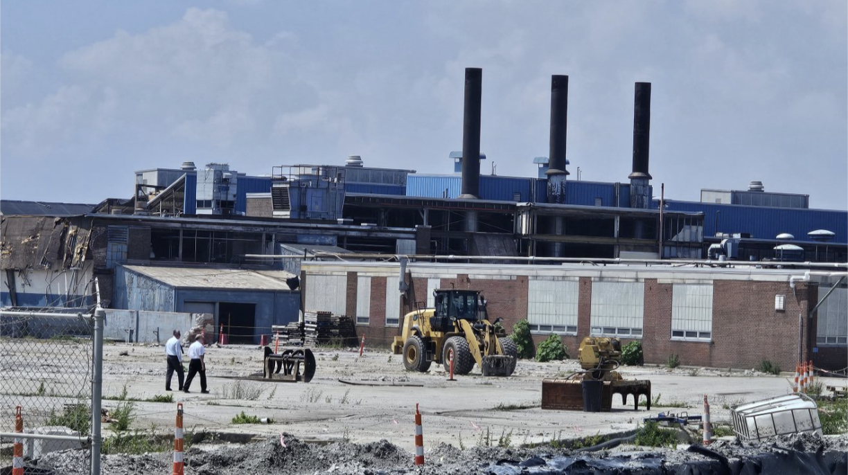 Lamont, DeLauro Tout Vision of Shoreline Stratford Redevelopment at Site ofAircraft Engine Plant