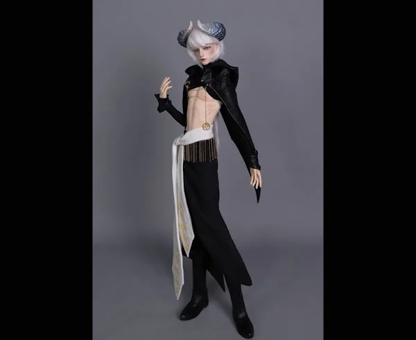 SIRIUS
 normal skin
 B70-01 body
 full doll includes horns