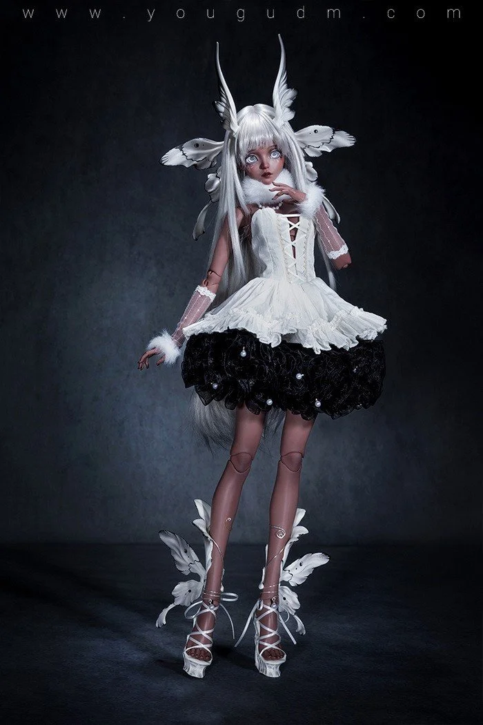 Ghost Moth - White Moss
 27 September - 30 October 2024
 46cm body B4-30 (1/4 girl)