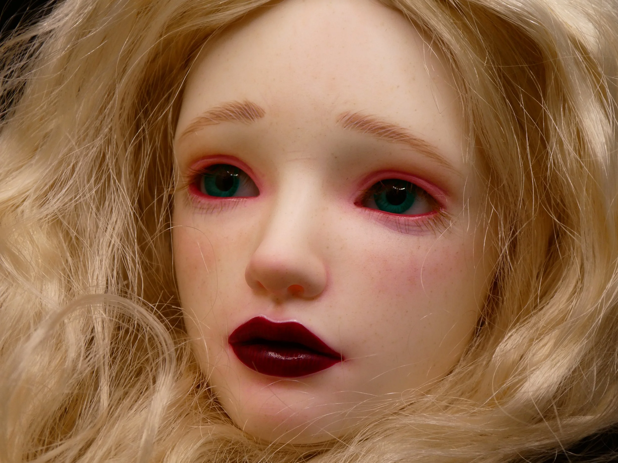 Iplehouse Lily
 
With realistic skin and intense lip colour