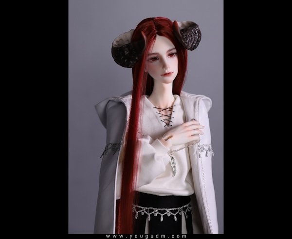 ALTER
 white skin
 B70-01 body
 full doll includes horns