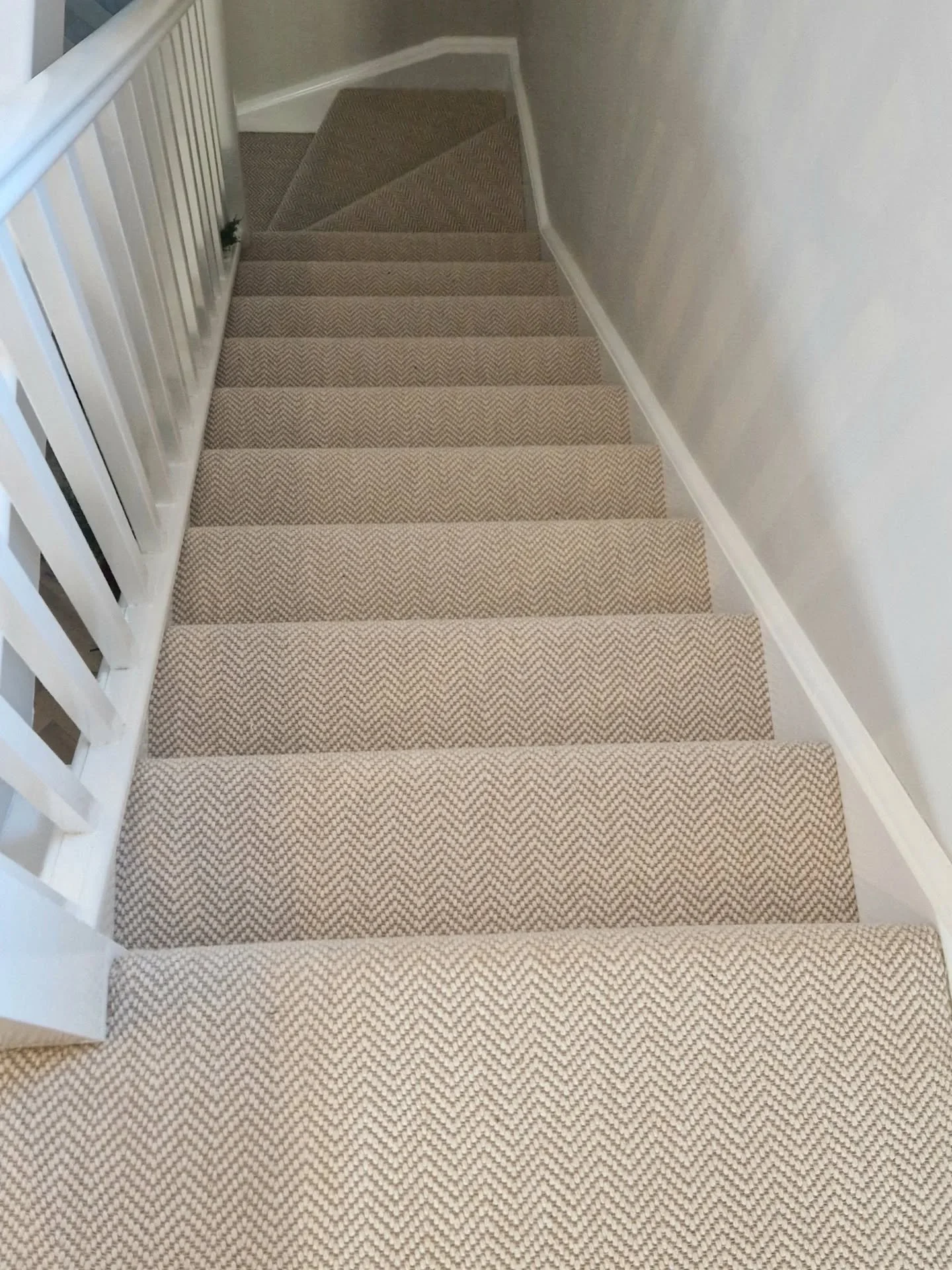 Staircase of dreams! 😍
Neutral tones with beautiful textures give this staircase a warm and classy feel. 🤍

Swipe to see the before and after of this stunning stairs landing, fitted in Lewis Abbot Herringbone-Chalk.

It's just one of the gorgeous t