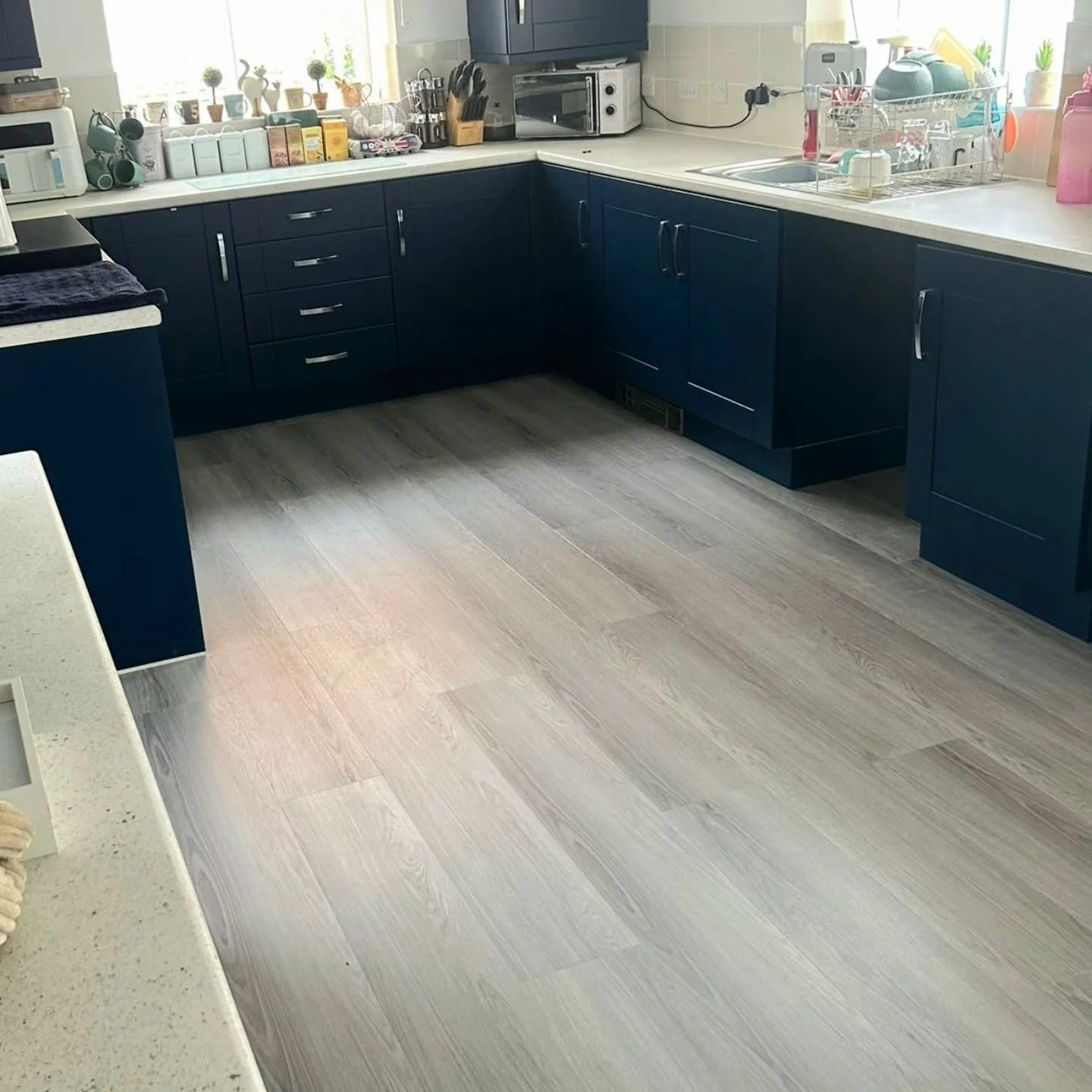 ✨️Trust the process✨️

A recent transformation using Ibexx Cortona Volcanic Grey LVT throughout the hallway, kitchen, and WC.

The realistic grey oak-effect finish has given this home a fresh, modern look, while the continuous flooring creates a seam
