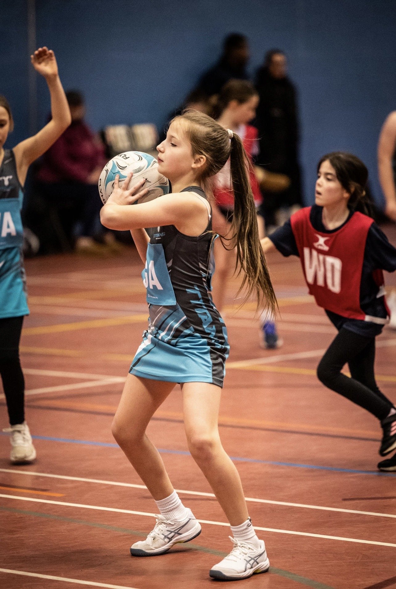 Young girl throwing netball Gloucester netball league