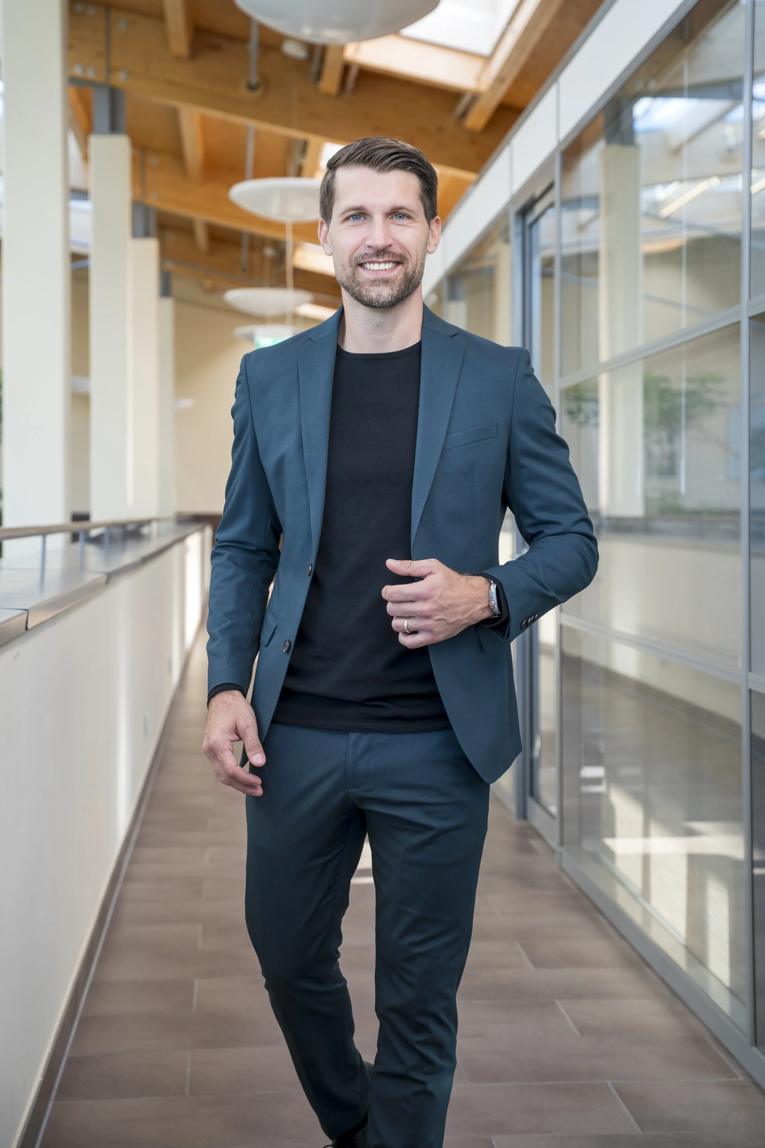 „Wir kaufen Ware, wir verkaufen Ware – und dazwischen passiert ganz viel Zauber": Toni Burger über die KOMSA-Transformation und gesunden Menschenverstand