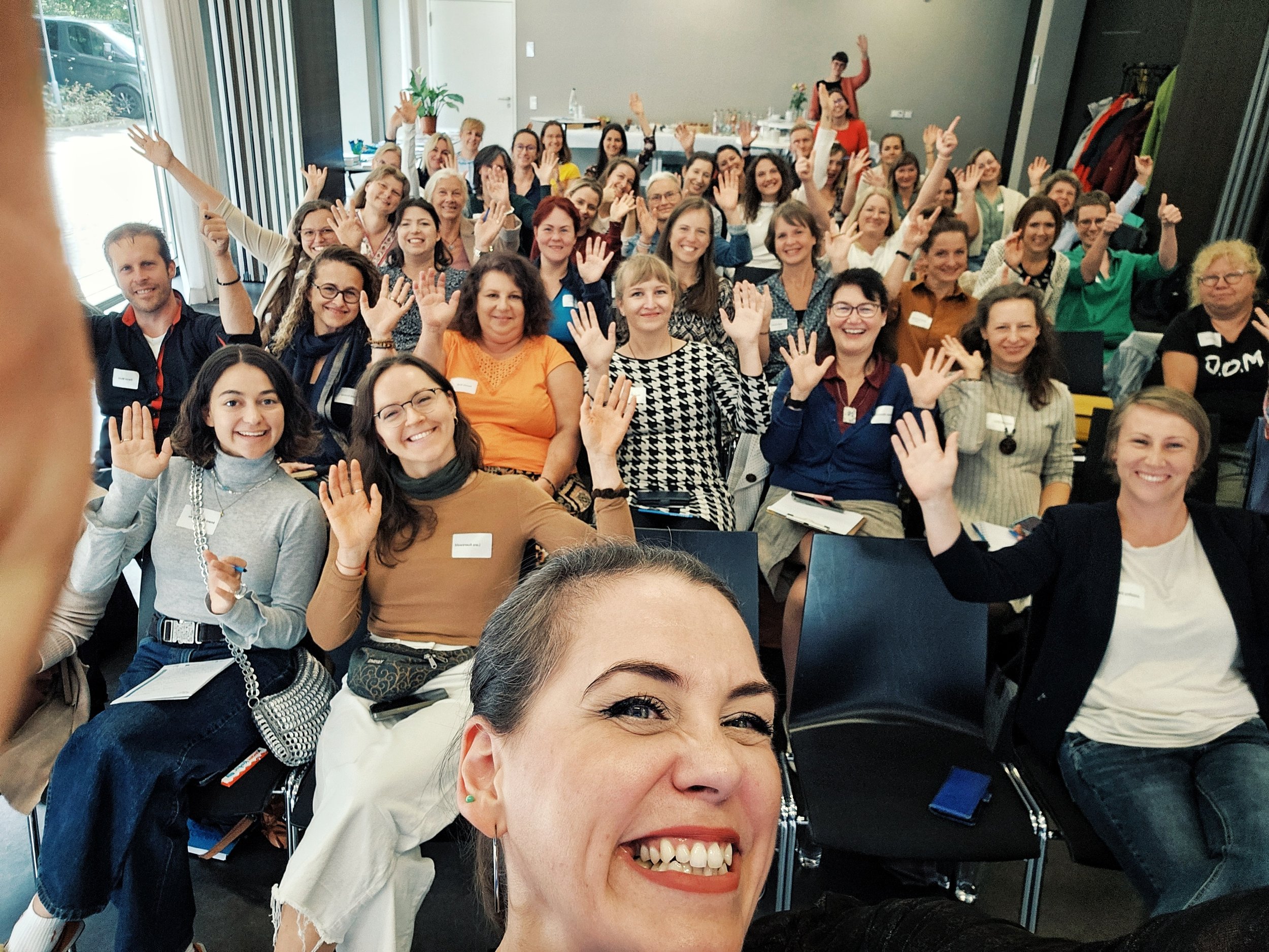 Selfie mit Publikum nach einem Fachvortrag.jpg