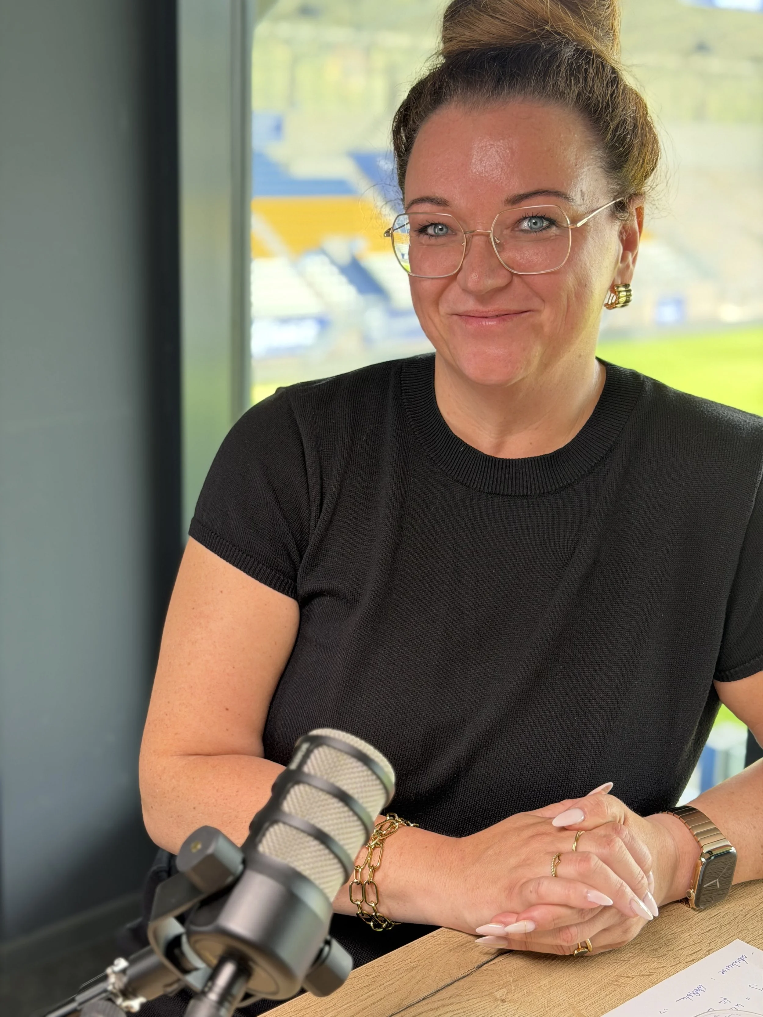 „Stillstand ist das Schlimmste, was dir passieren kann" – Saskia Beyer und die Erfolgsgeschichte der ad hoc Gruppe