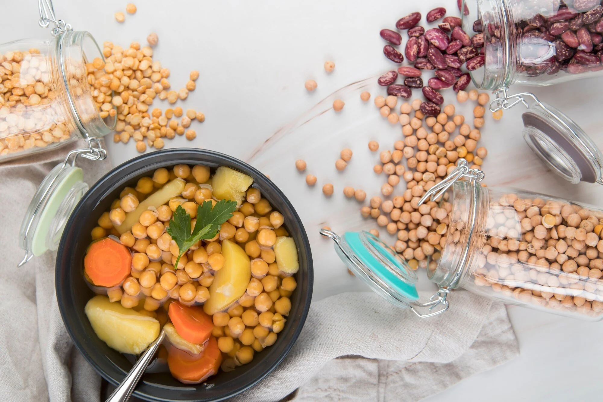 fresh-chickpeas-soup-bowl_23-2148486595.jpg