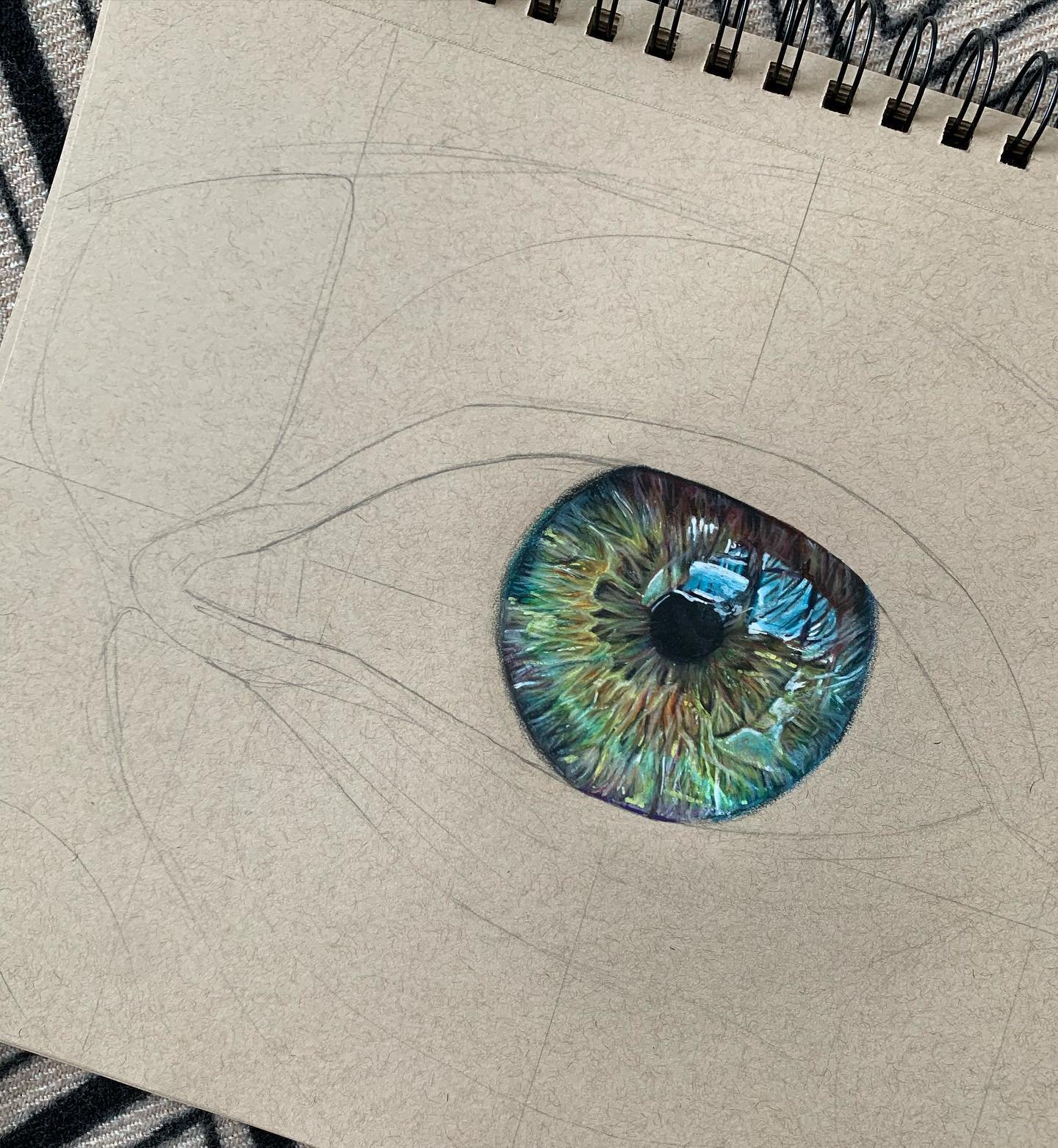Started a new eye drawing! it could use some improvements especially on the darker details.