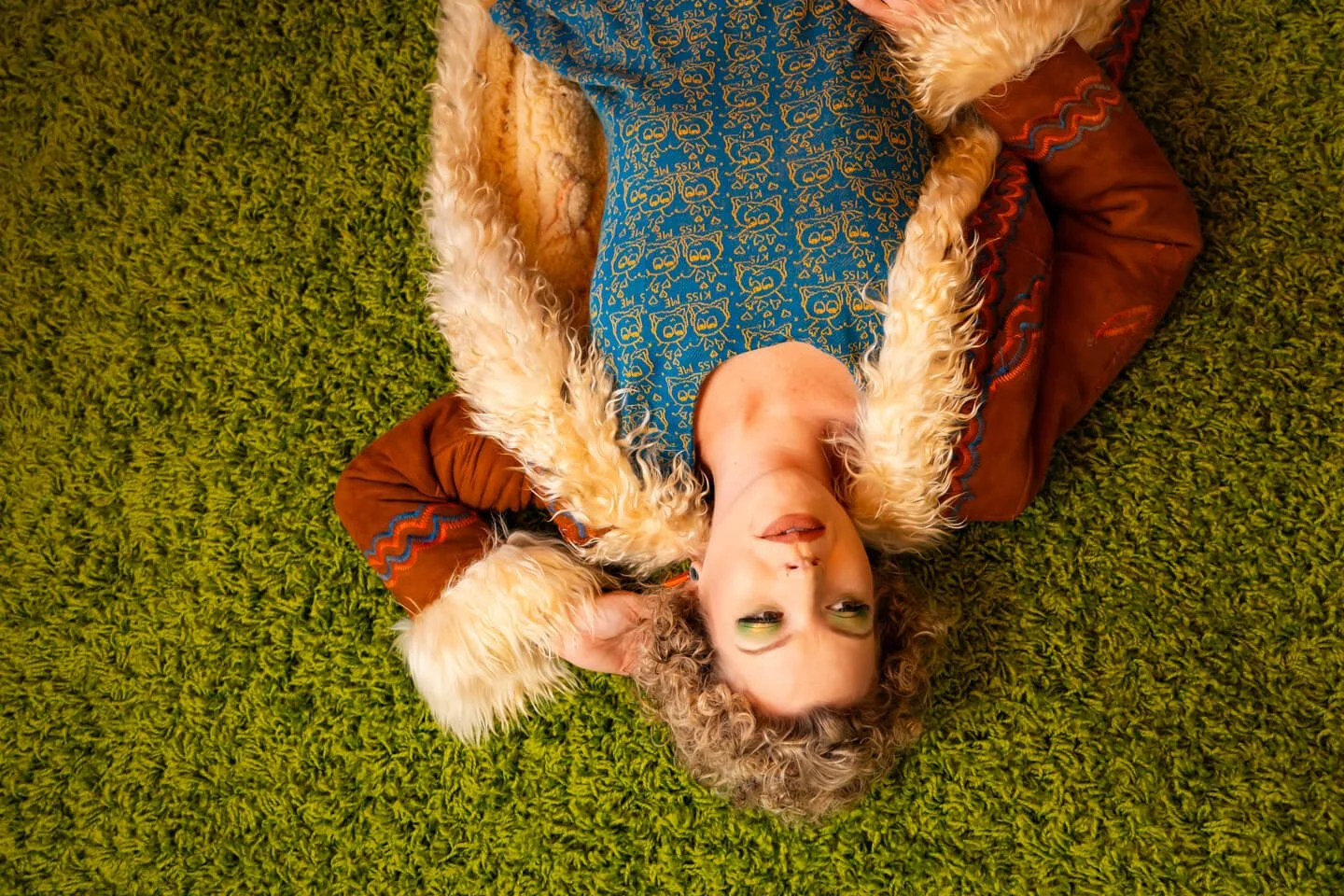 Editorial portrait featuring a 70s twist in vintage setting. Asheville Elevated Photography blends high-end styling with personality-driven portraiture in Asheville, NC.