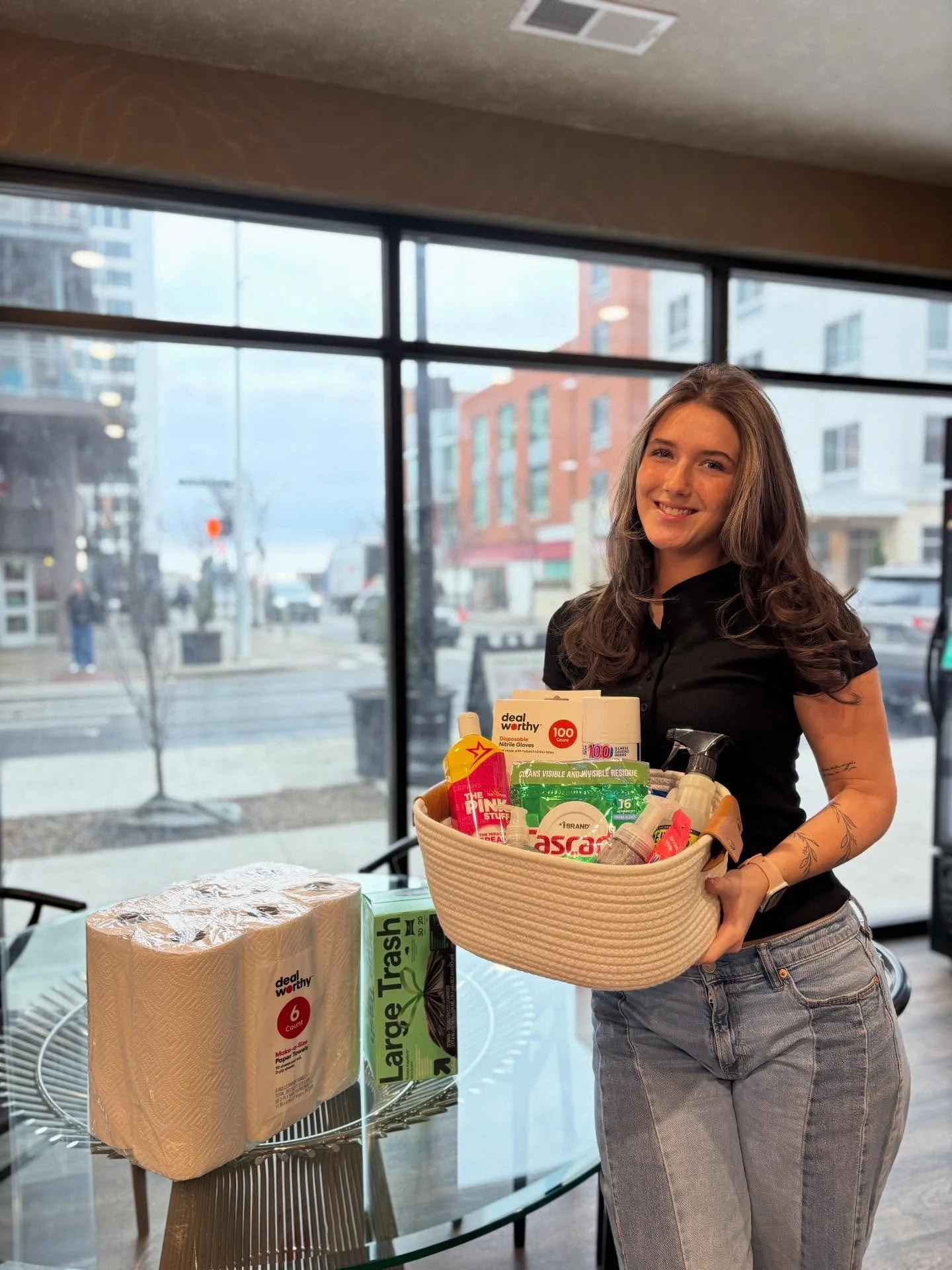 🧼 CLEANING JUST GOT EASIER! 🧼

We&rsquo;re giving away a cleaning basket to help you keep
your space fresh and spotless!

How to enter: 
✔️ FOLLOW @gatewayloftscincinnati 
✔️LIKE THIS POST 
✔️TAG YOUR CLEANING CREW 🧽

⏰ Giveaway closes Thursday 1/