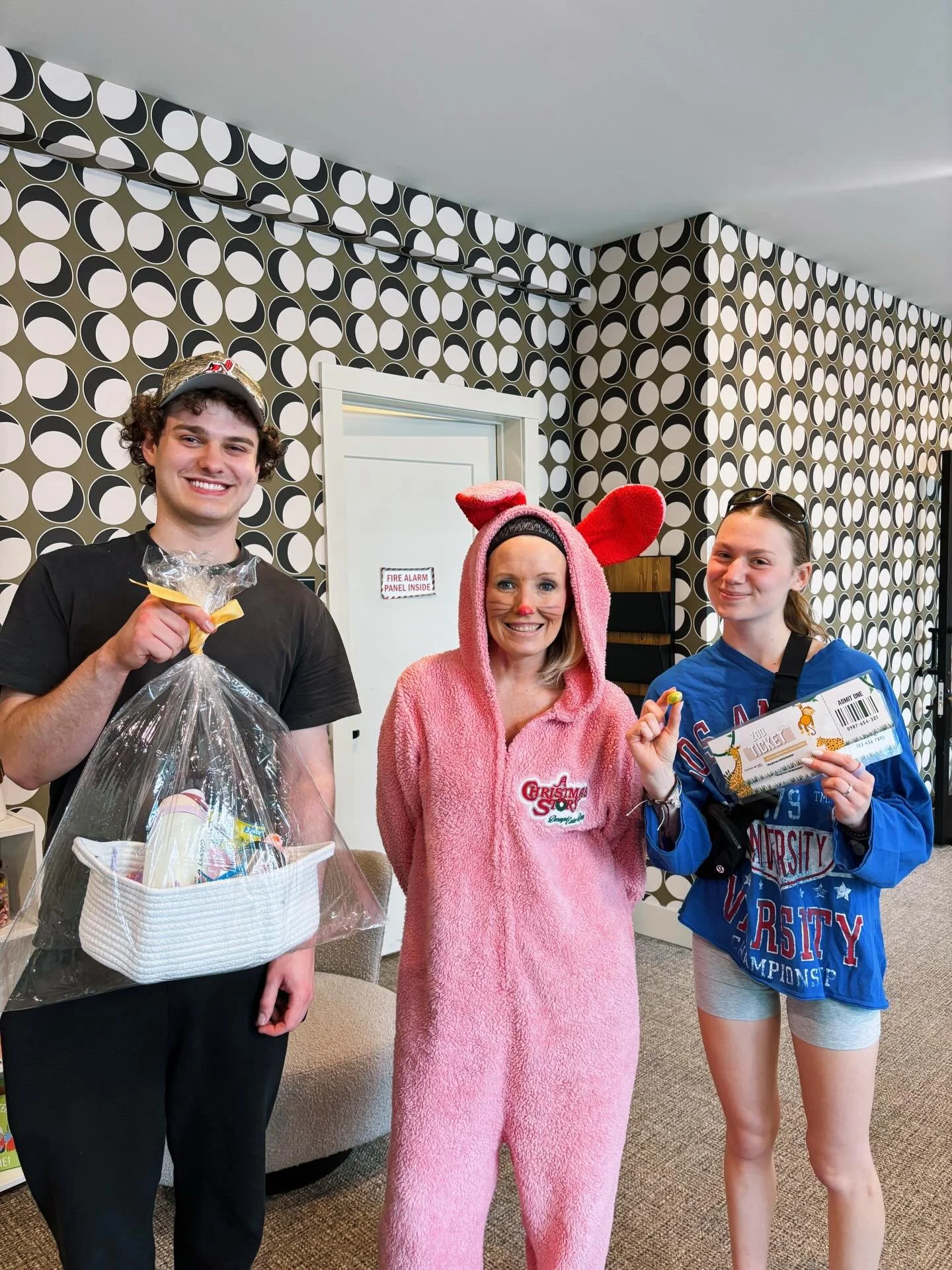 🥚 EGG HUNT MISSION ACCOMPLISHED! 🐣

Thank you to everyone that participated in our Spring Egg Hunt and congratulations to all of our winners 🌷💚

Special shoutout to the golden egg winner! We hope you enjoy your basket and tickets to the Zoo!✨

St