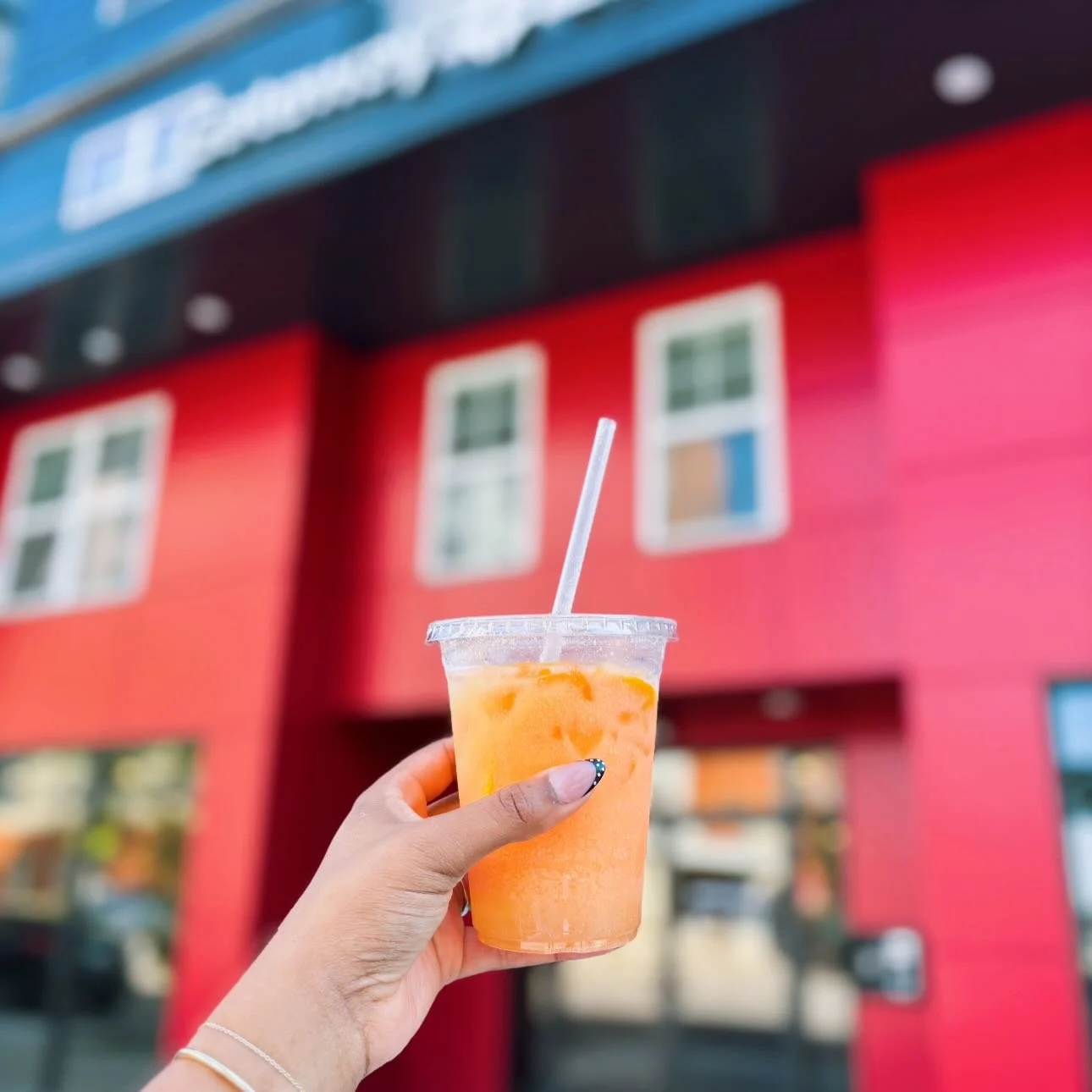 Sippin&rsquo; sweet, planting seeds 🌱💚

Celebrated Earth Day the right way with a dirty soda bar 🥤✨ + mini sunflowers ready to grow 🌻🌞

Good vibes, good drinks, and a little love for the planet 🌎
💫 #EarthDay #GrowWithUs #SweetSipsAndSunflowers