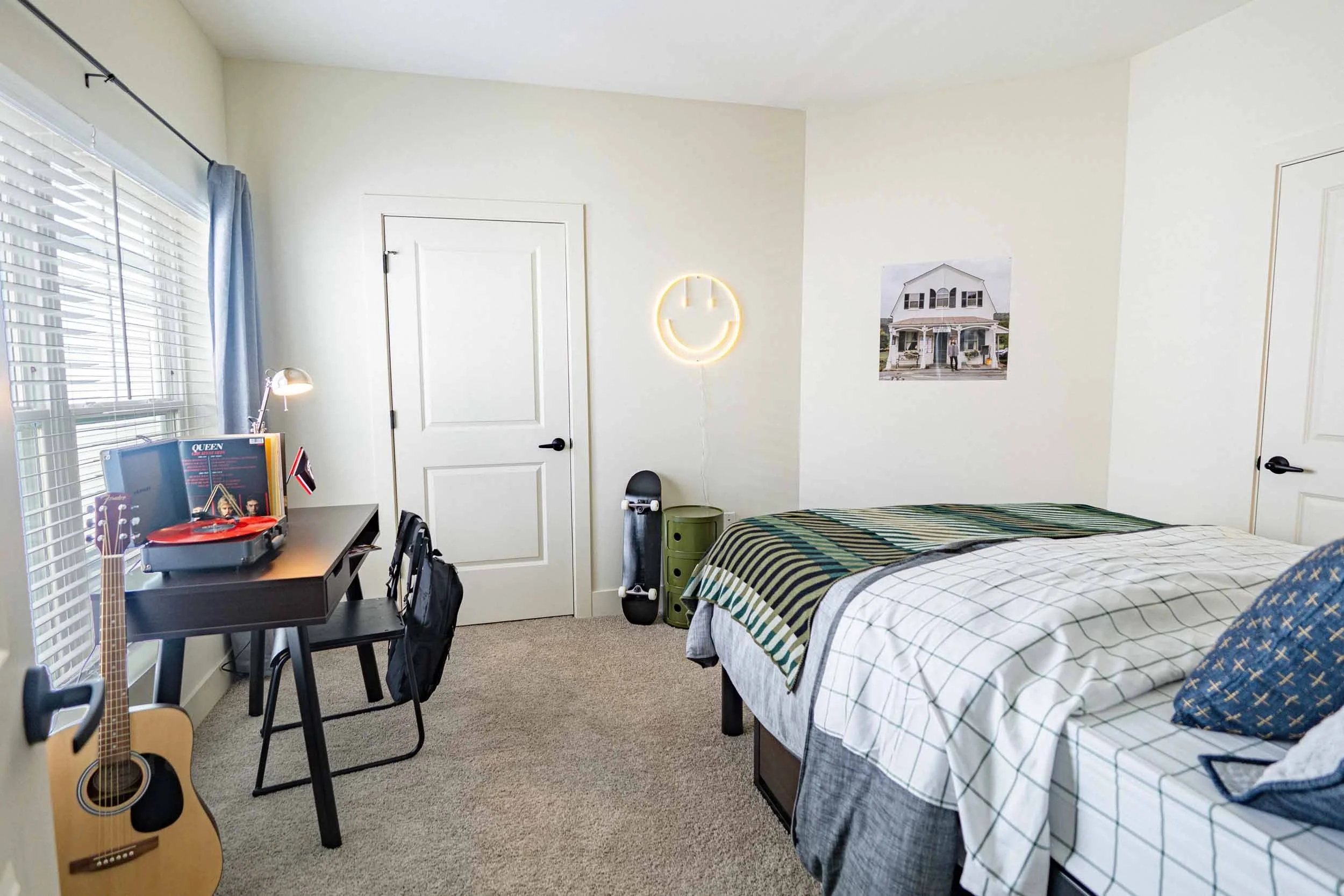 Gateway Lofts Cincinnati | Apartments in Cincinnati, OH | Bedroom with Study Desk