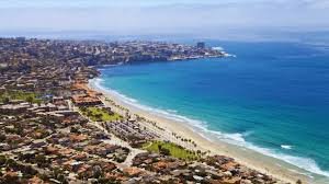 A view of La Jolla shores and La Jolla cove, popular scuba and snorkel sites for snorkel tours in La Jolla and guided scuba diving tours in San Diego