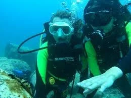 Discover scuba lesson with instructor in calm San Diego ocean conditions for try scuba.