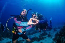 Beginner scuba divers underwater during a Discover Scuba experience in San Diego.
