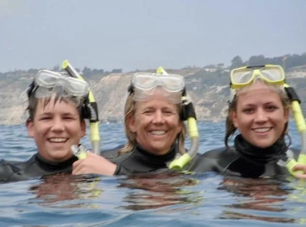 A family enjoying a snorkel tour at La Jolla cove in San Diego