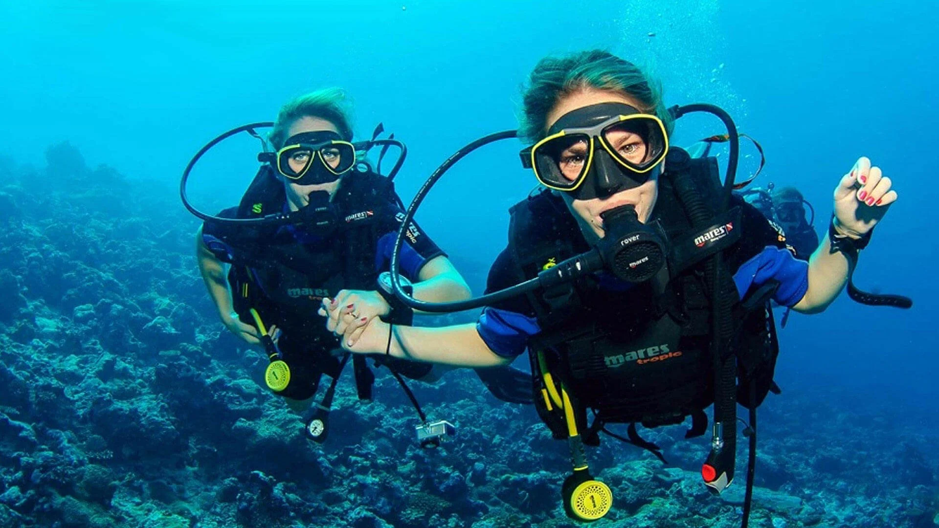 Scuba instructor guiding a first time diver during a Discover Scuba experience in San Diego.