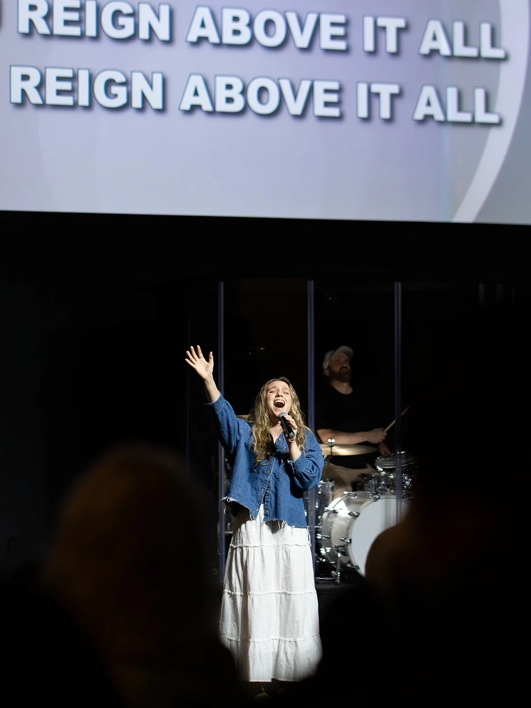 You reign above it all, You reign above it all
Over the universe and over every heart
There is no higher name
Jesus, You reign above it all
