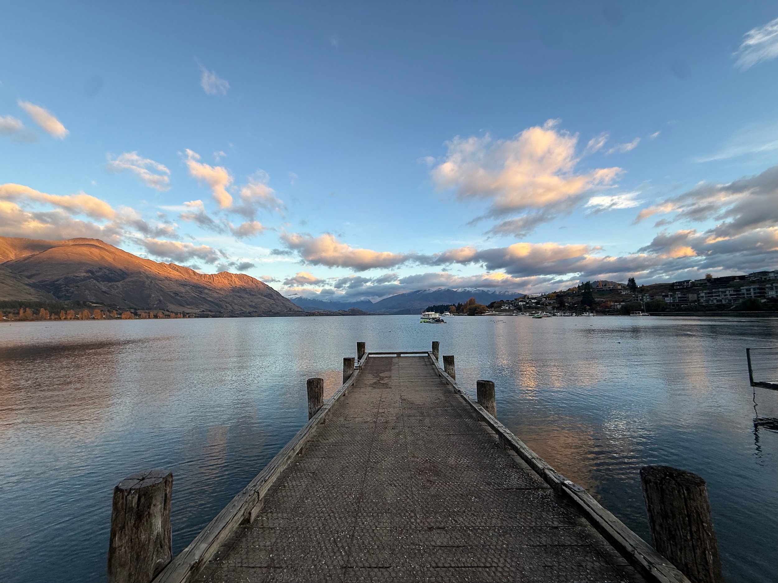 Lake Wānaka in the Otega region of New Zealand in April (Fall) 2026.
