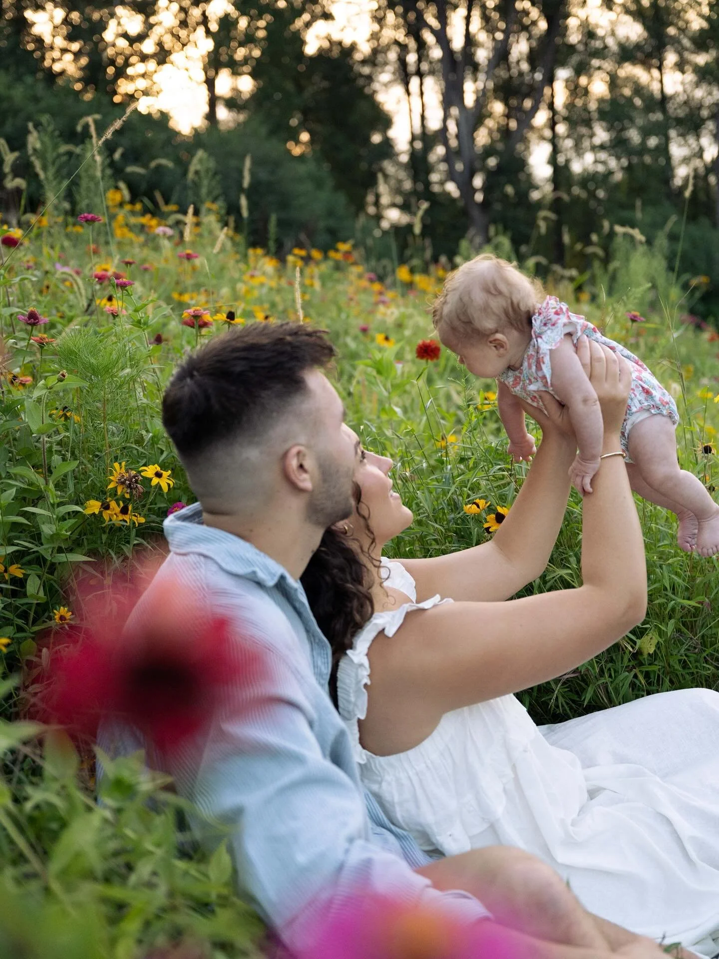 aaron, emily and sweet evangeline 

always an honor to have dear friends in front of the camera- absolutely loved being to able to capture them in this stage of life. truly the best!