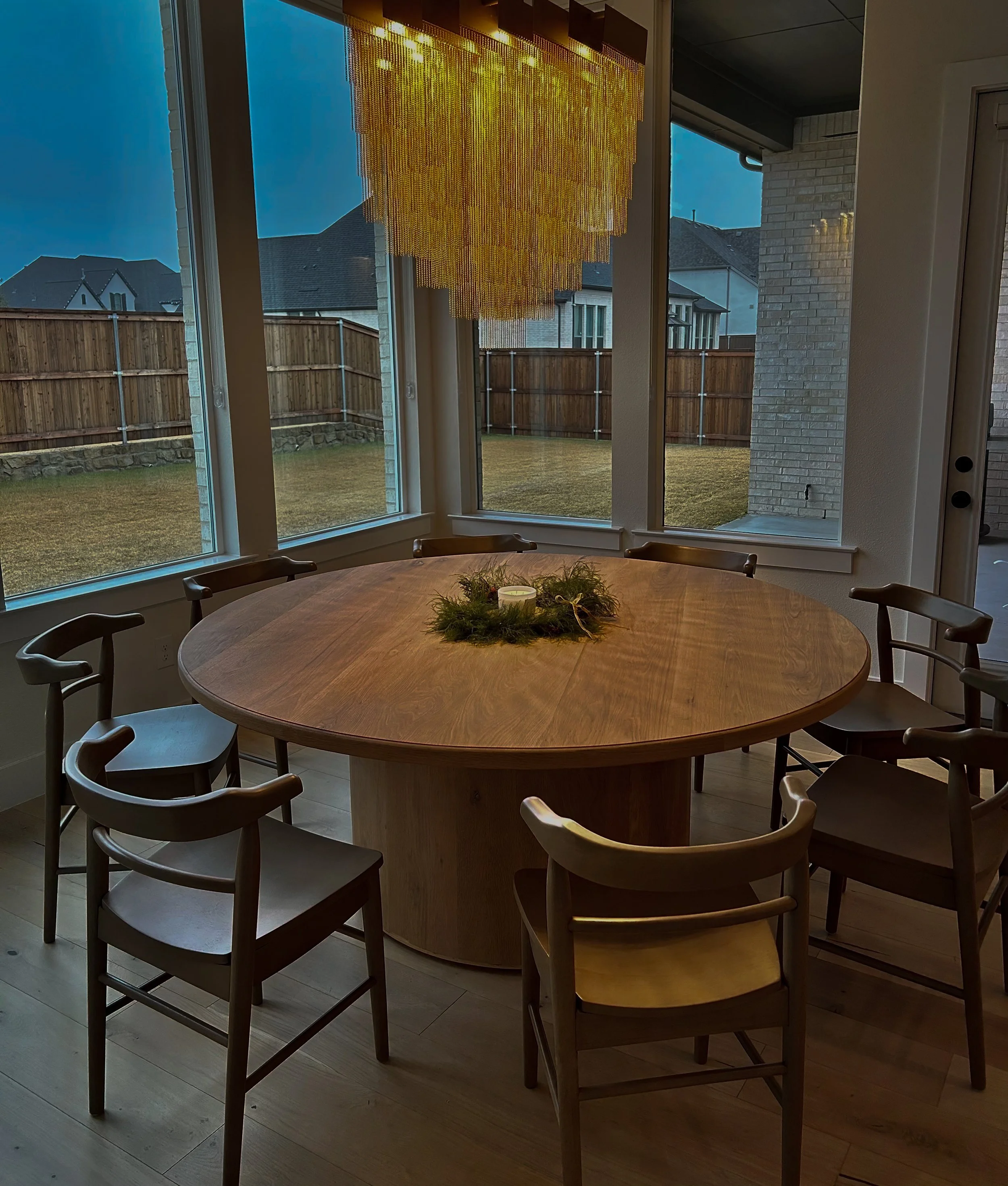 Solid wood dining table, round dining table, 6ft round wood dining table, white oak table. 6ft table that seats 8 people. beautiful custom solid wood kitchen dining table