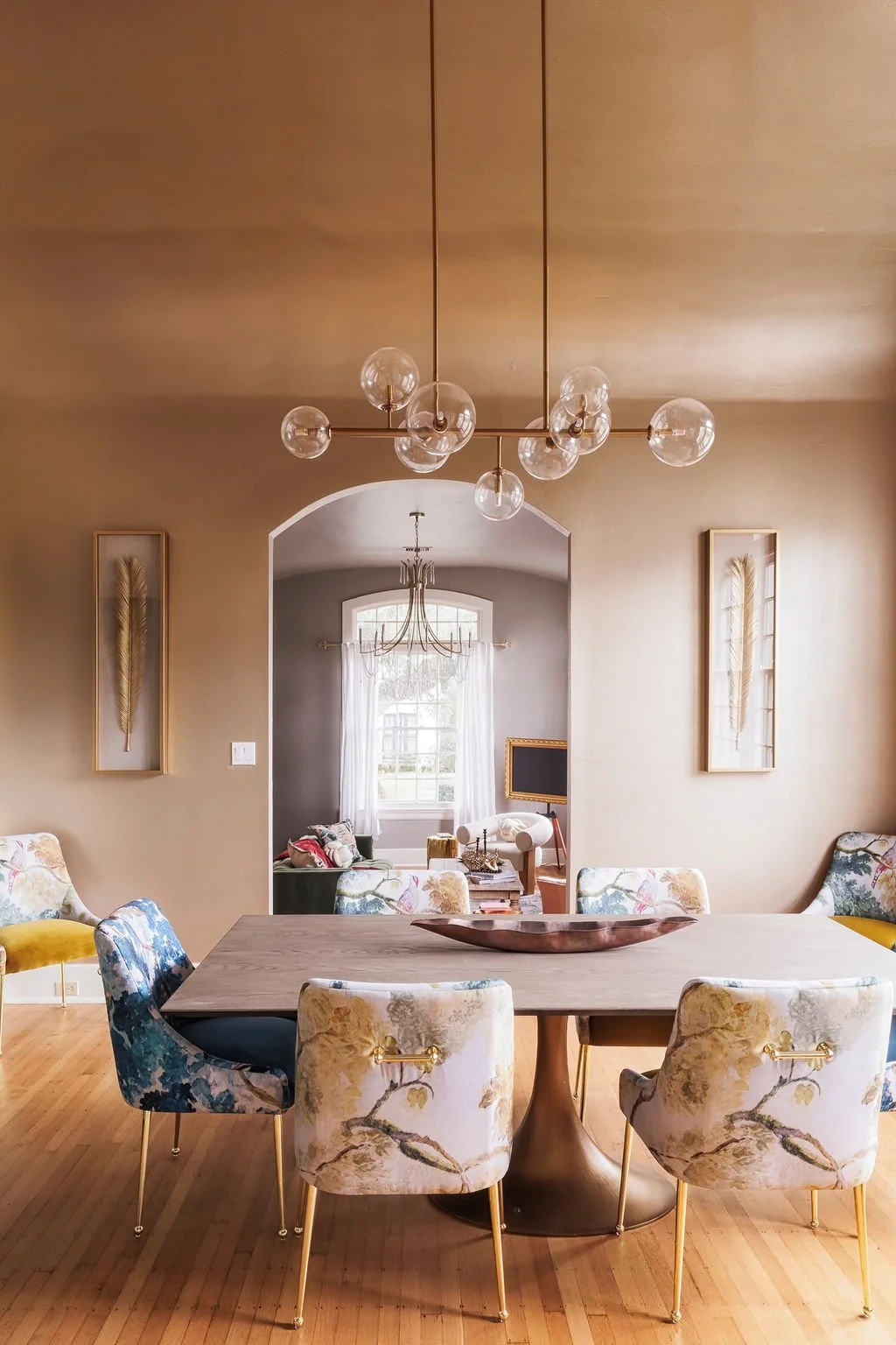 Dining room with crystal chandelier