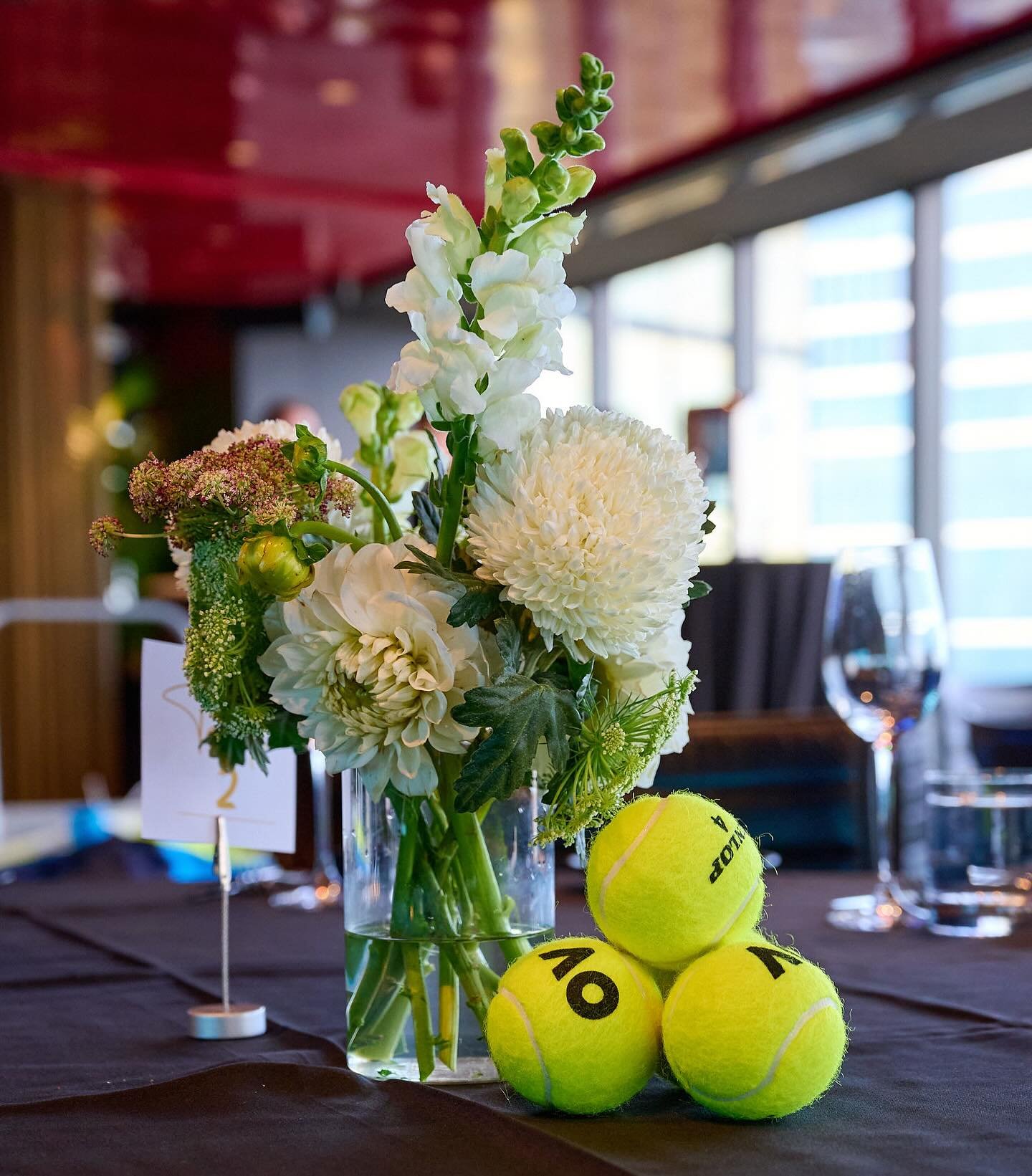 Simplicity at its finest - corporate centrepieces for @keithprowsetravelau 🌿

#melbourneevents #melbourneflorist #melbourneflowers #melbournecorporateevents