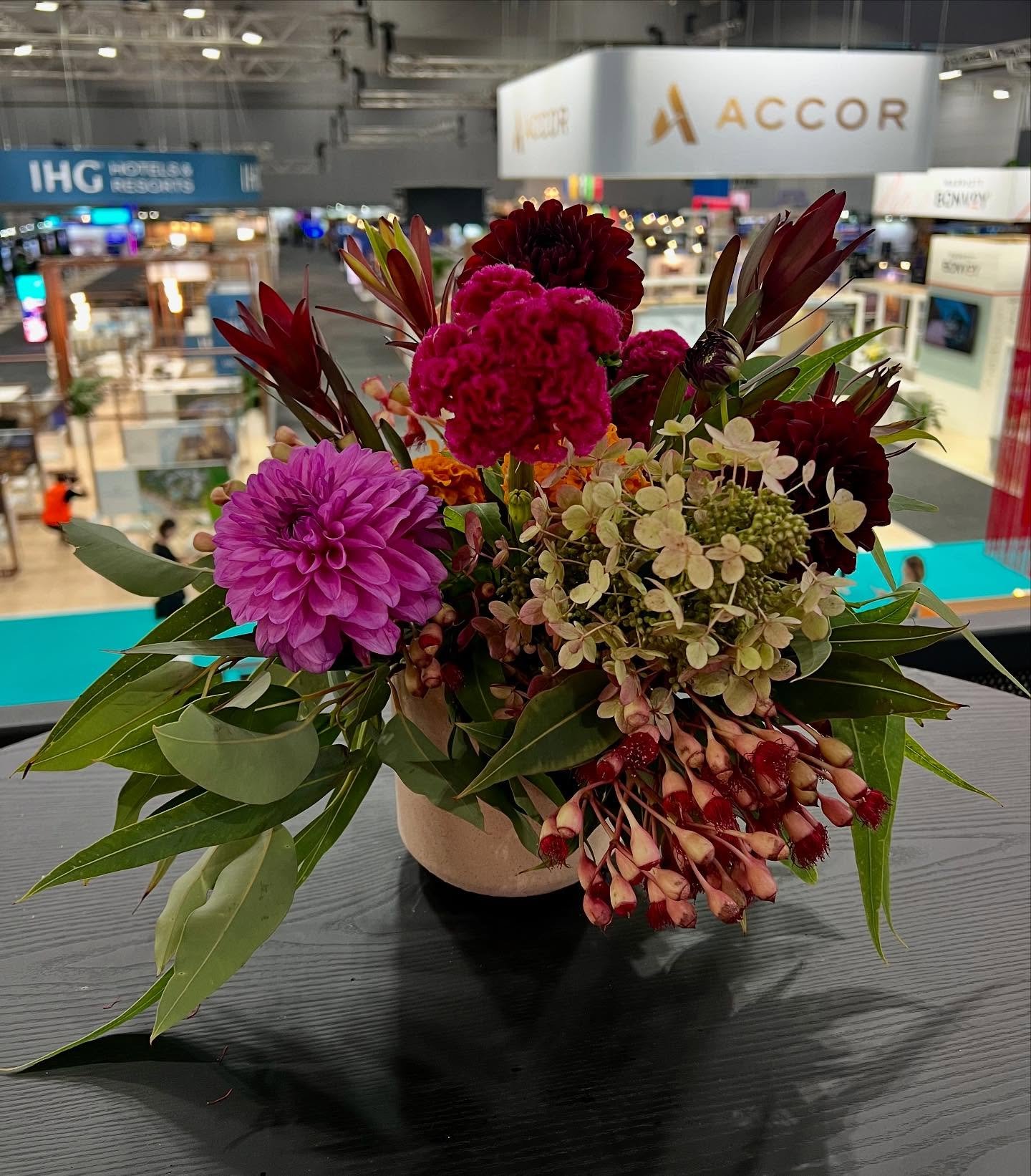 We had the pleasure of creating colourful table arrangements featuring a mix of beautiful seasonal blooms and natives for @melbourneconventionbureau Melbourne stand at @aimeasiapacific 2025 ✨

#melbourneevents #melbourneflorist #melbournevenues #melb